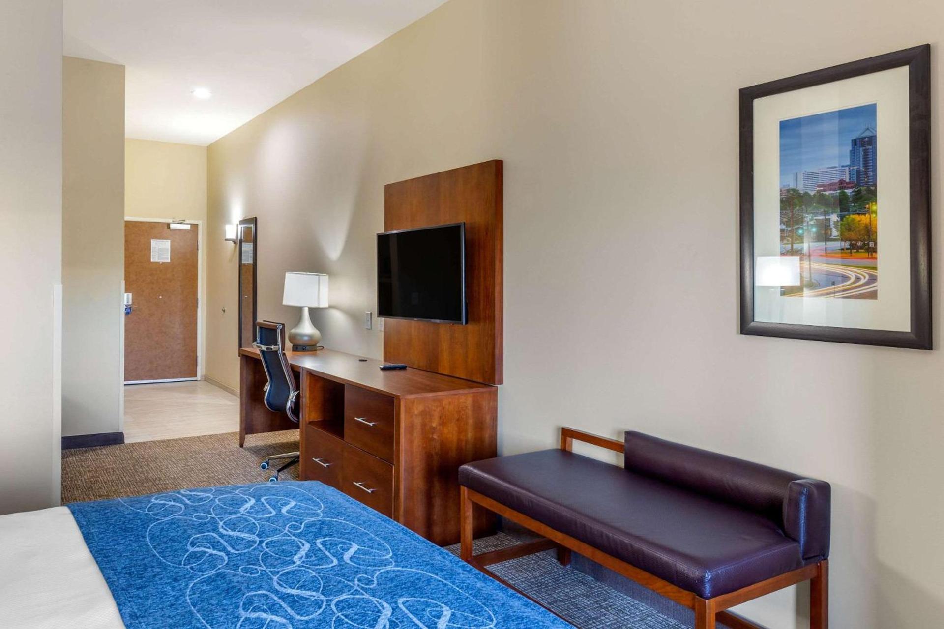 Comfort Suites Greensboro-High Point photo 7