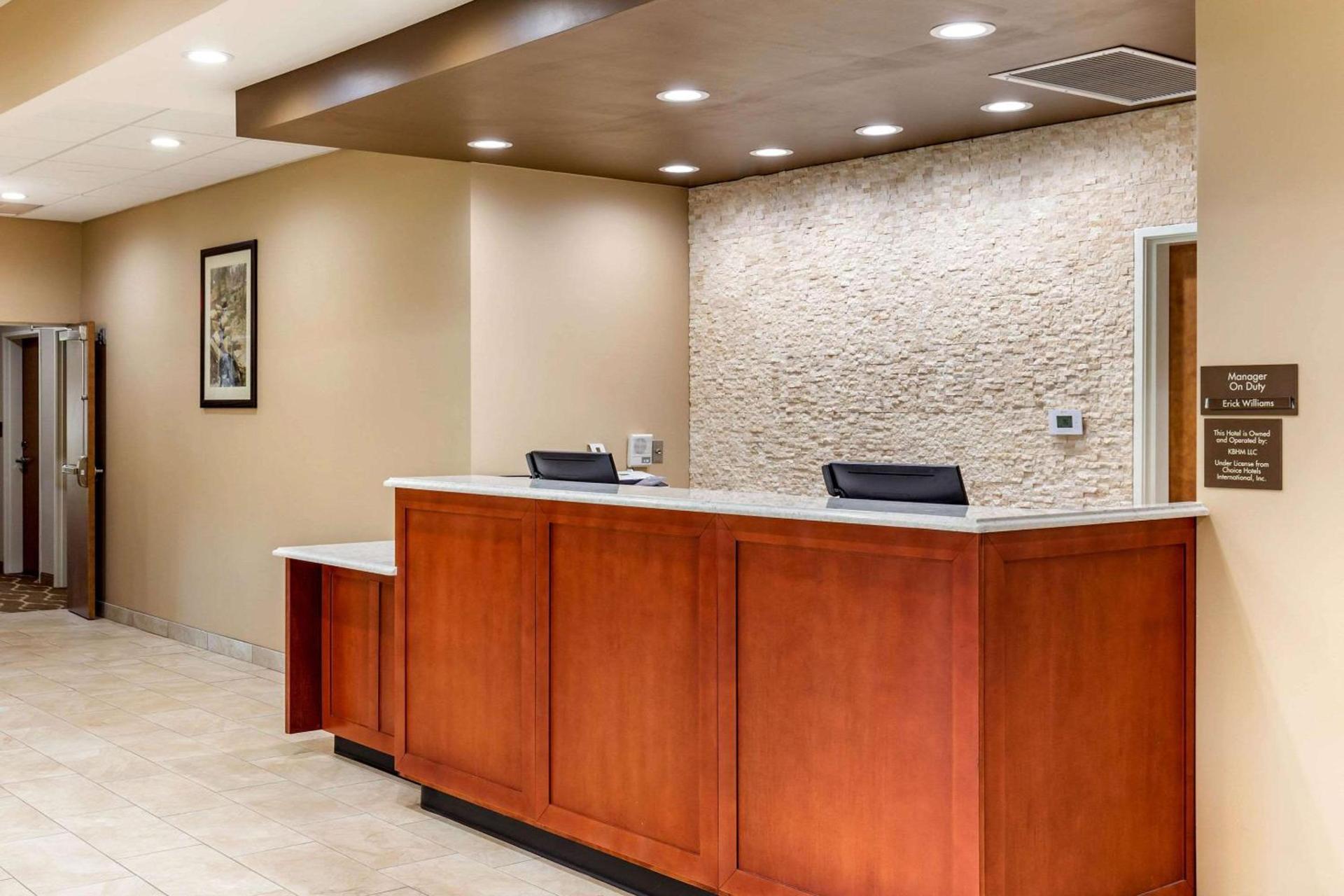 Comfort Suites Greensboro-High Point photo 3
