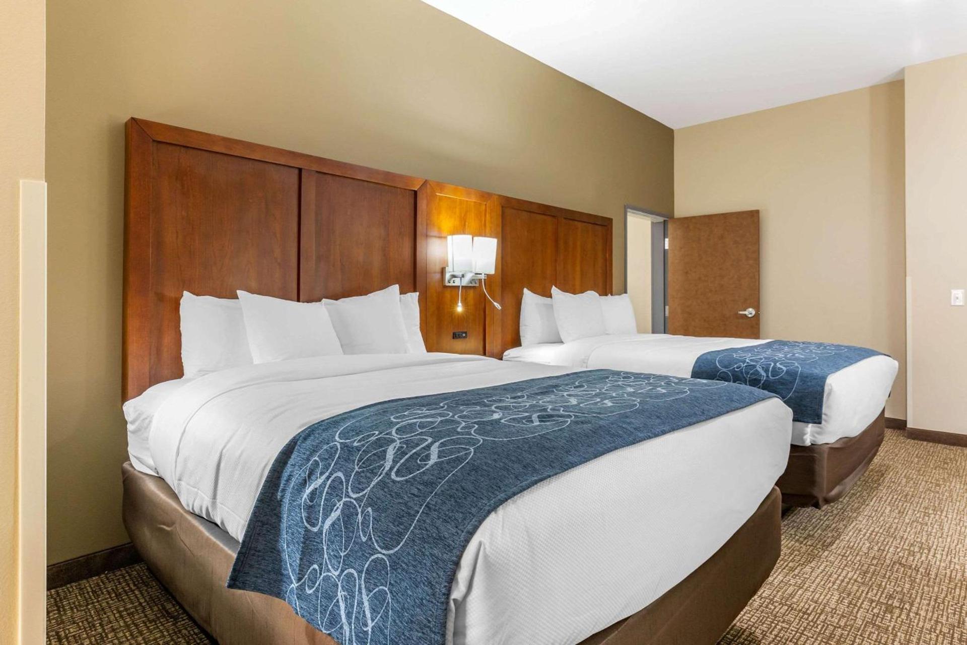 Comfort Suites Greensboro-High Point photo 9