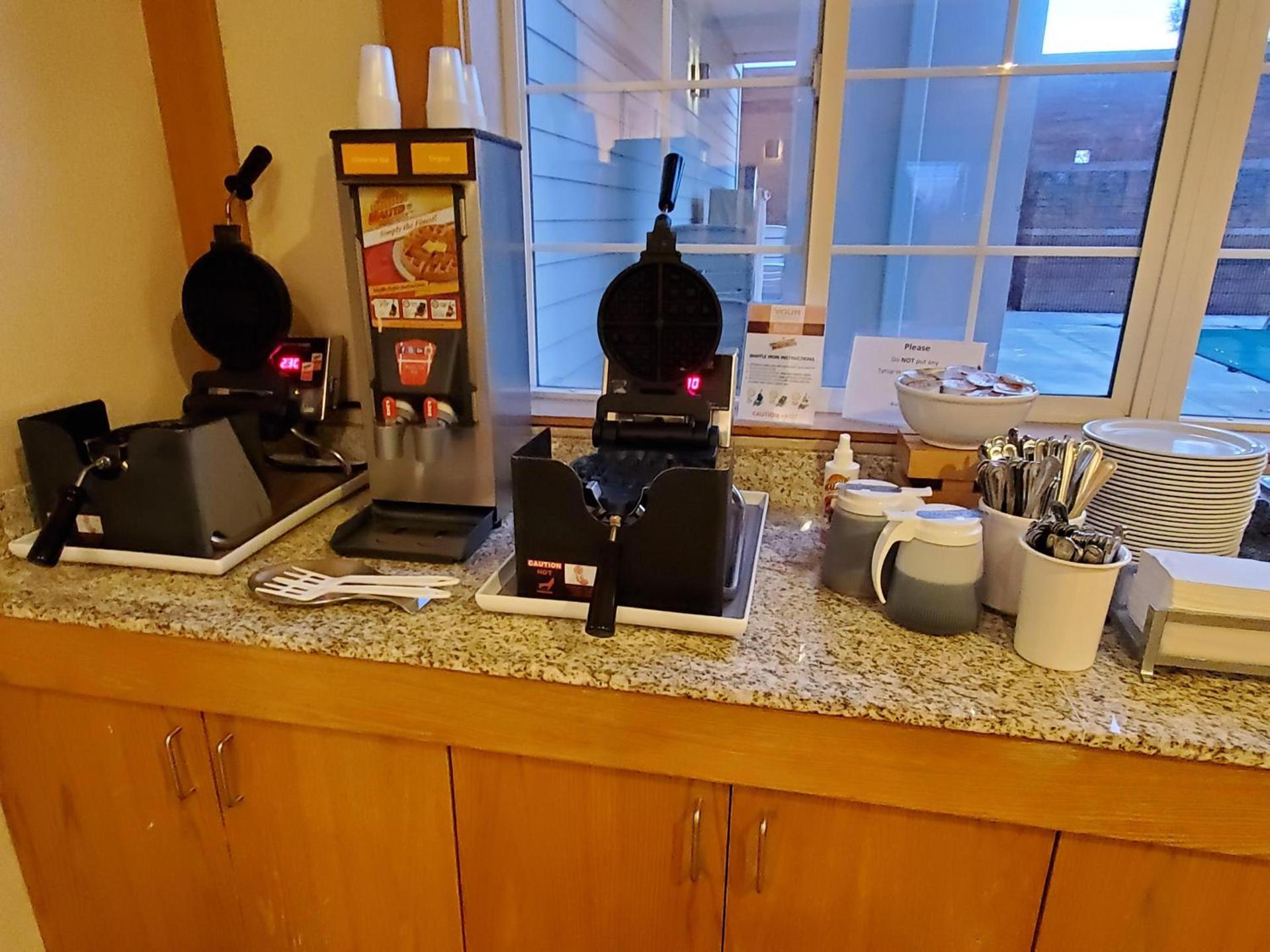 Country Inn & Suites by Radisson, Bend, OR photo 35