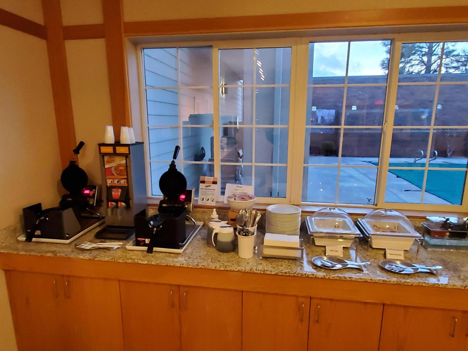 Country Inn & Suites by Radisson, Bend, OR photo 33