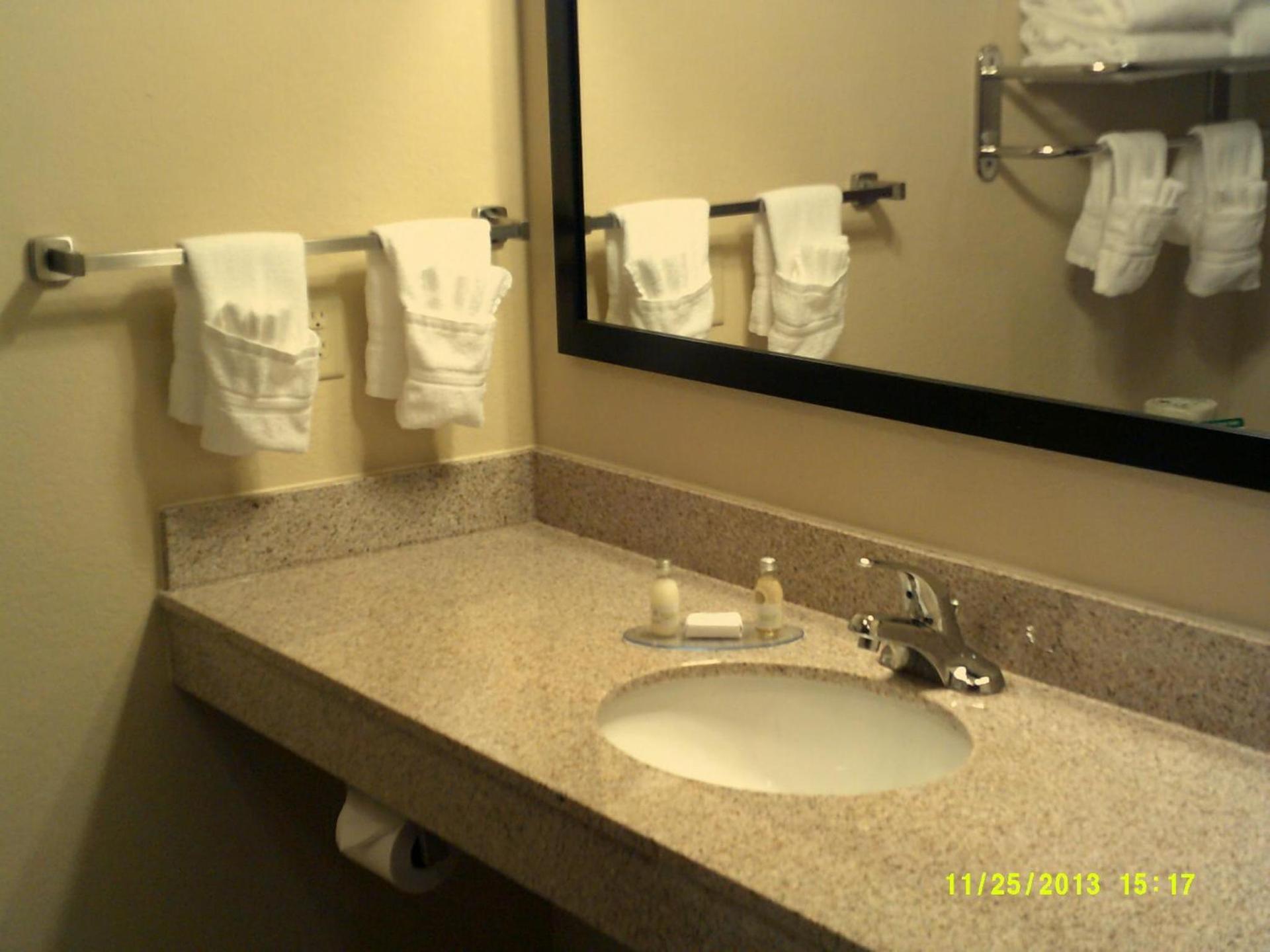Cobblestone Hotel & Suites - Broken Bow photo 13