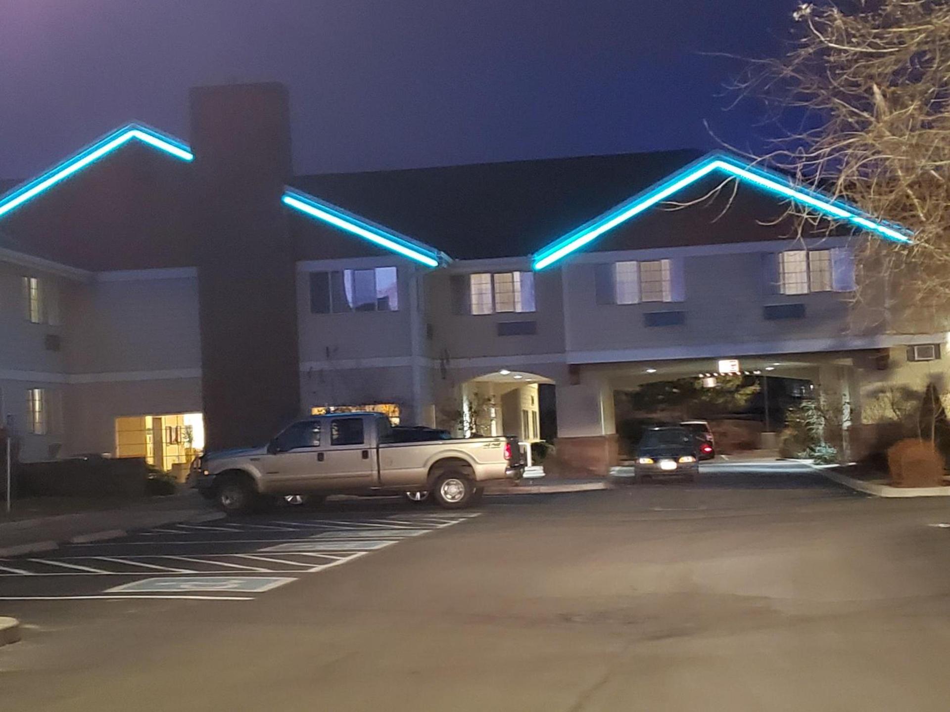 Country Inn & Suites by Radisson, Bend, OR photo 24