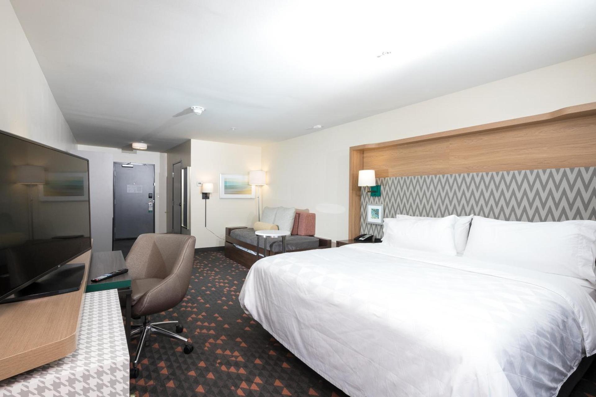Holiday Inn & Suites Kalamazoo West photo 33