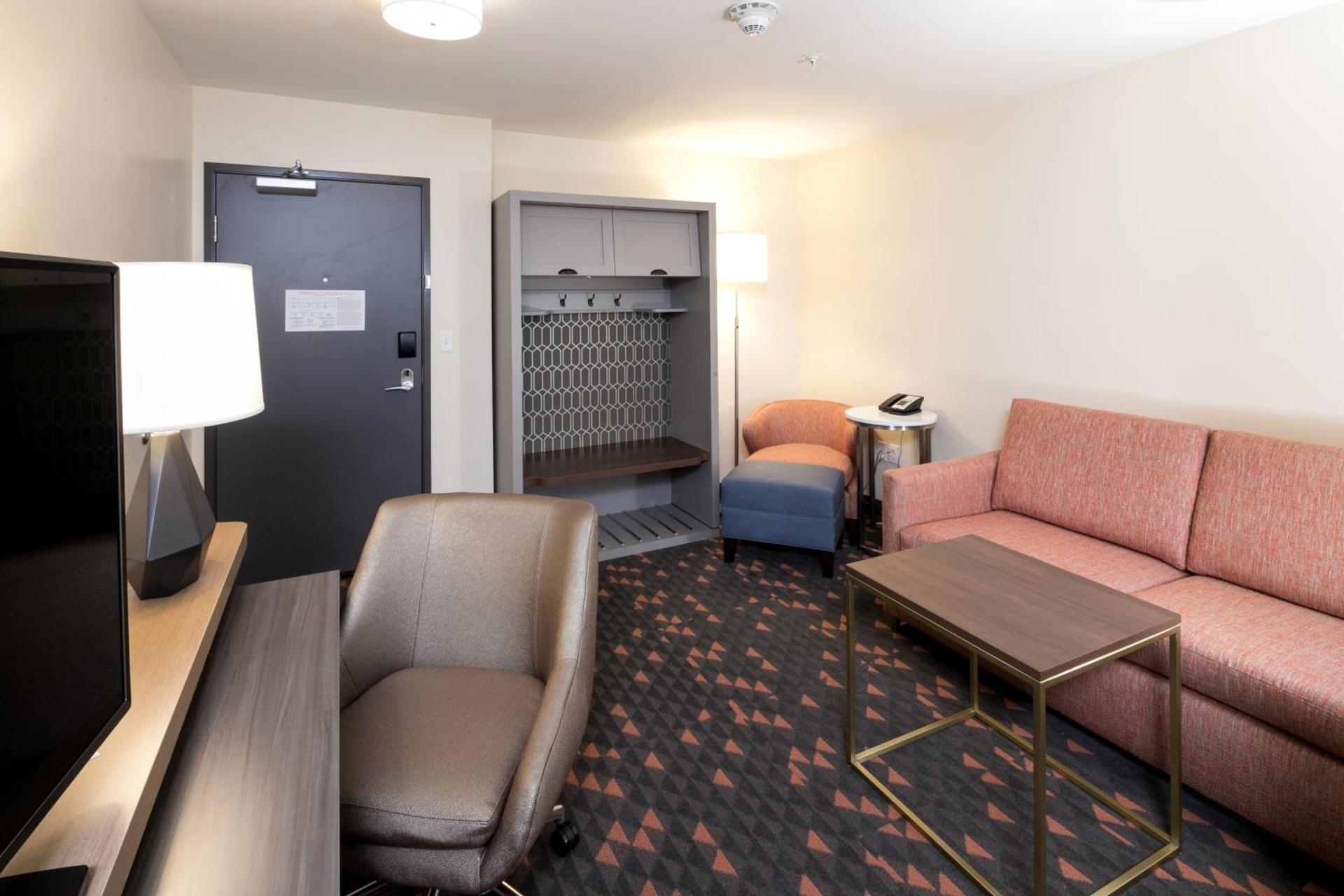 Holiday Inn & Suites Kalamazoo West photo 21