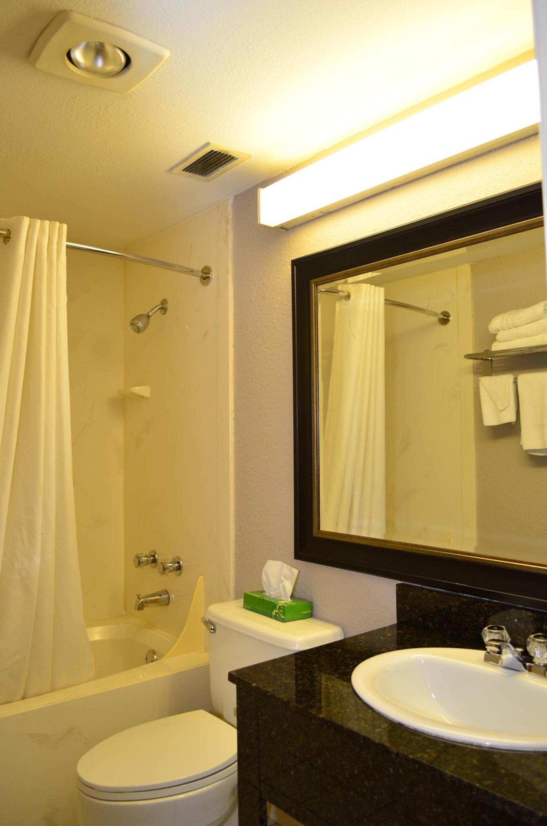 Super 8 by Wyndham Bentonville photo 20