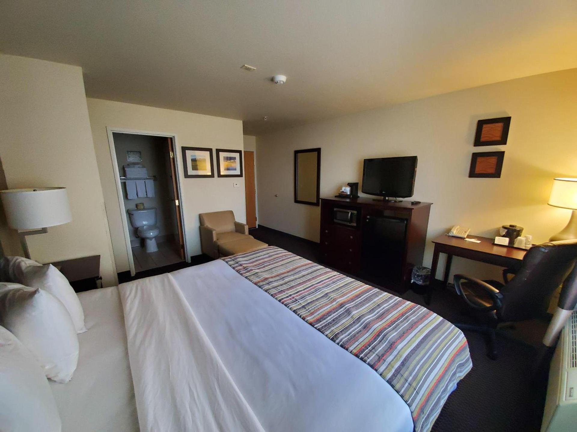 Country Inn & Suites by Radisson, Bend, OR photo 40