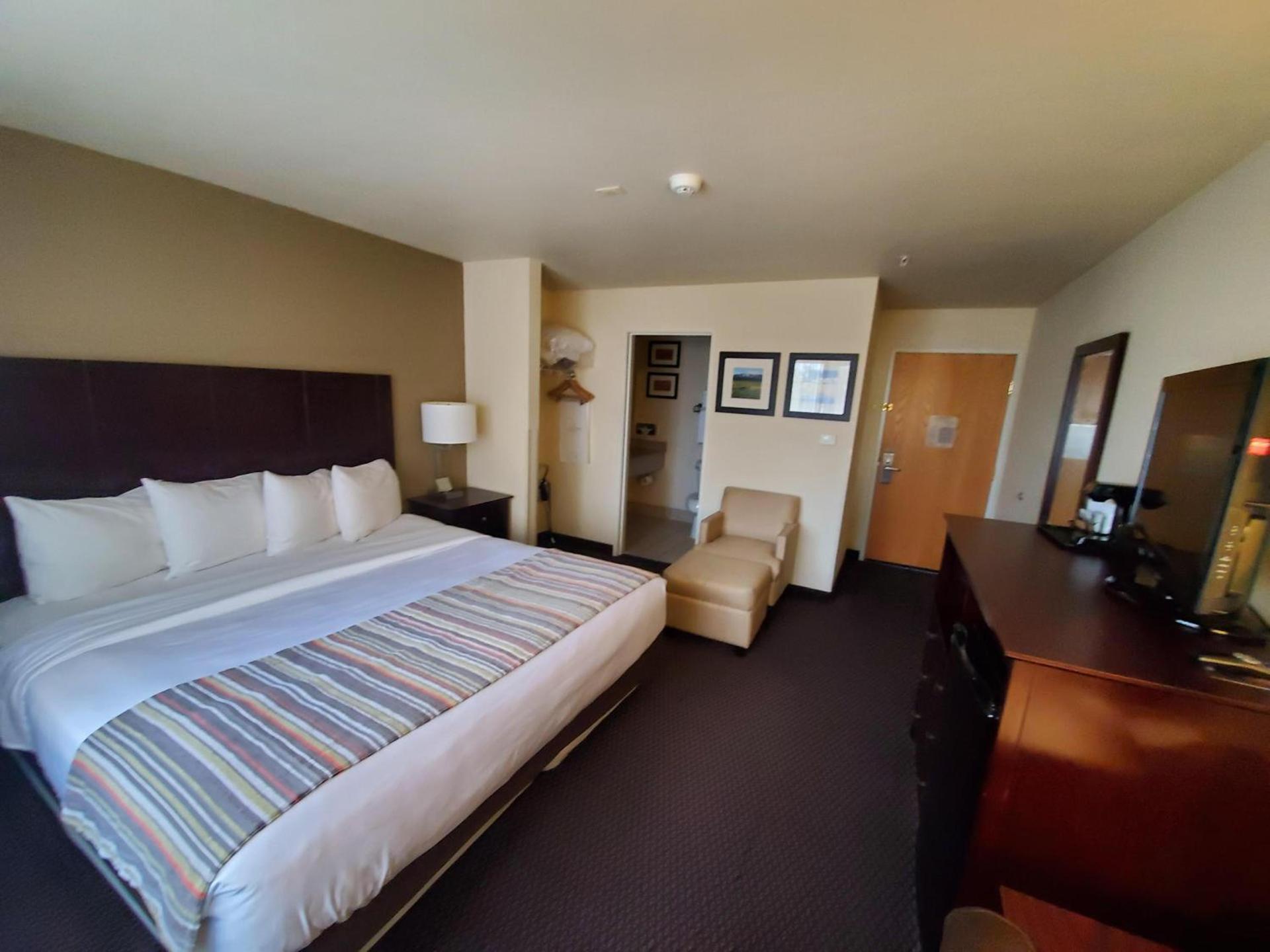 Country Inn & Suites by Radisson, Bend, OR photo 16