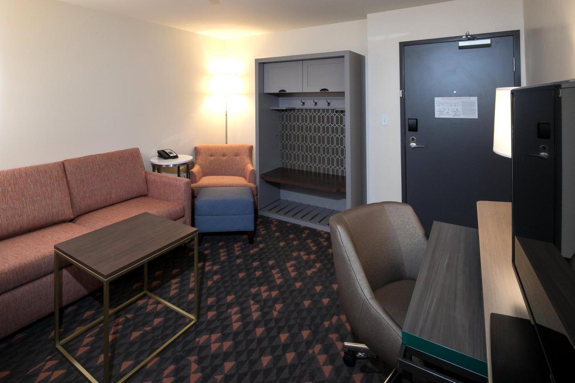 Holiday Inn & Suites Kalamazoo West photo 23