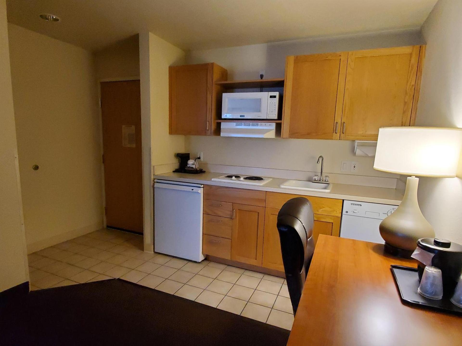 Country Inn & Suites by Radisson, Bend, OR photo 55