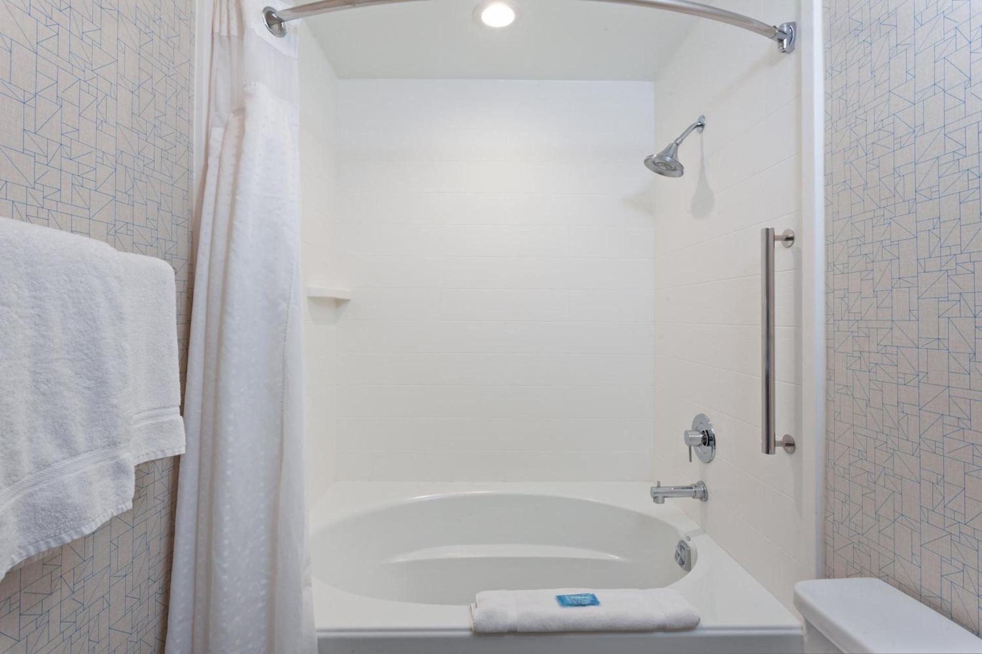 Holiday Inn Express Los Angeles LAX Airport by IHG photo 16