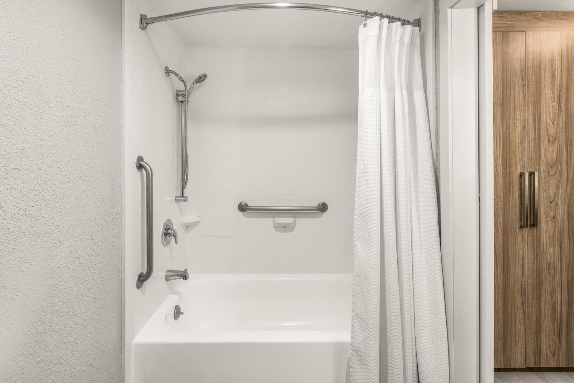 Crowne Plaza Orlando - Lake Buena Vista by IHG photo 40