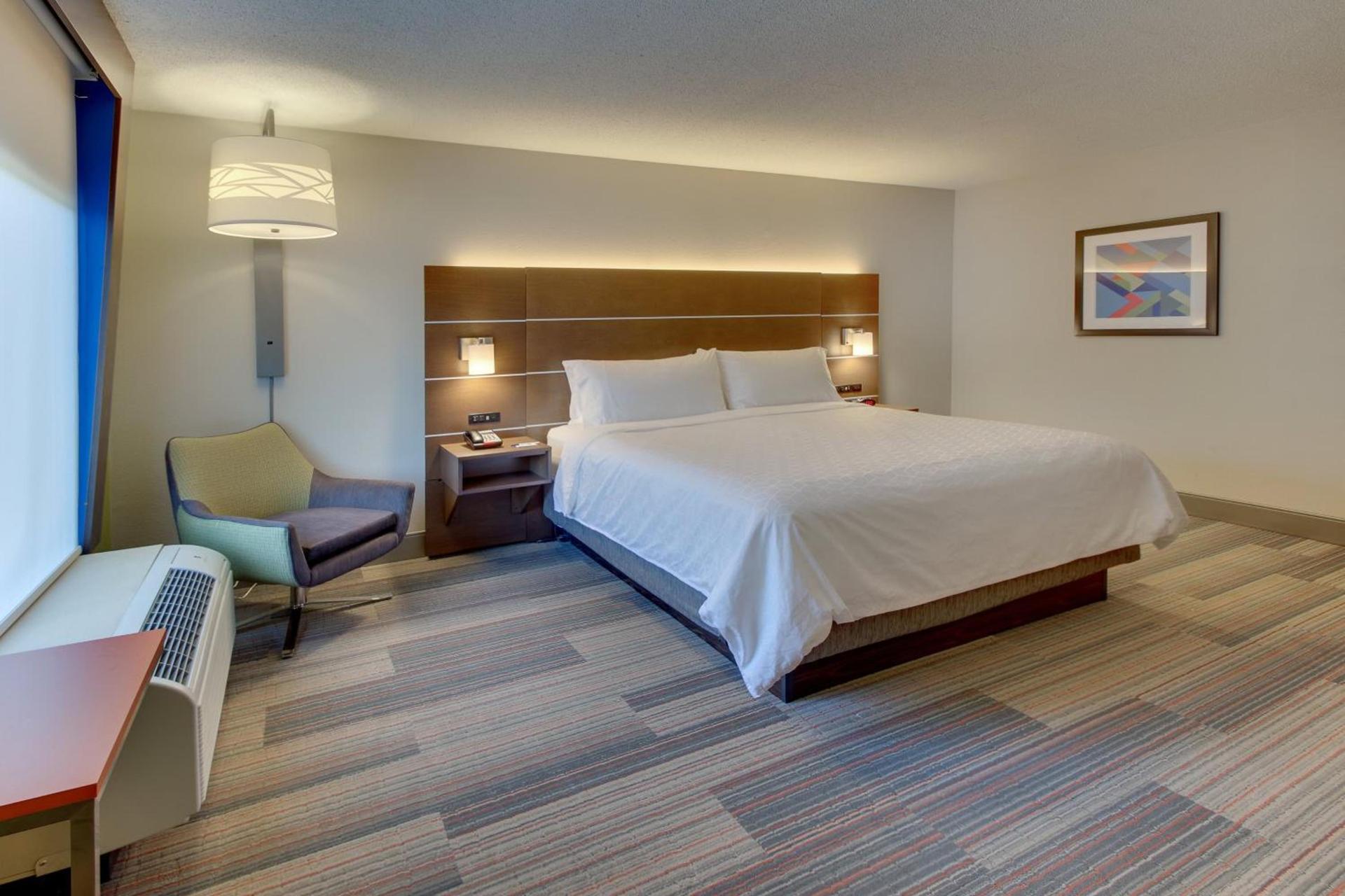 Holiday Inn Express & Suites Atlanta Perimeter Mall Hotel by IHG photo 28
