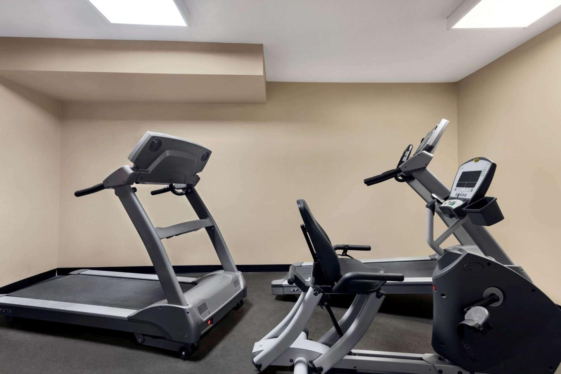 Baymont by Wyndham Sioux Falls North,I-29,Russell St, Airport photo 7