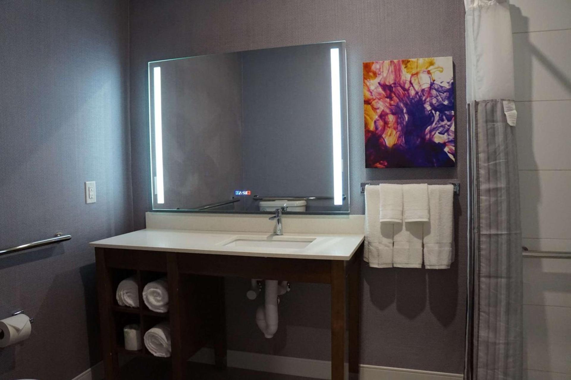 La Quinta Inn & Suites by Wyndham Lewisville photo 33