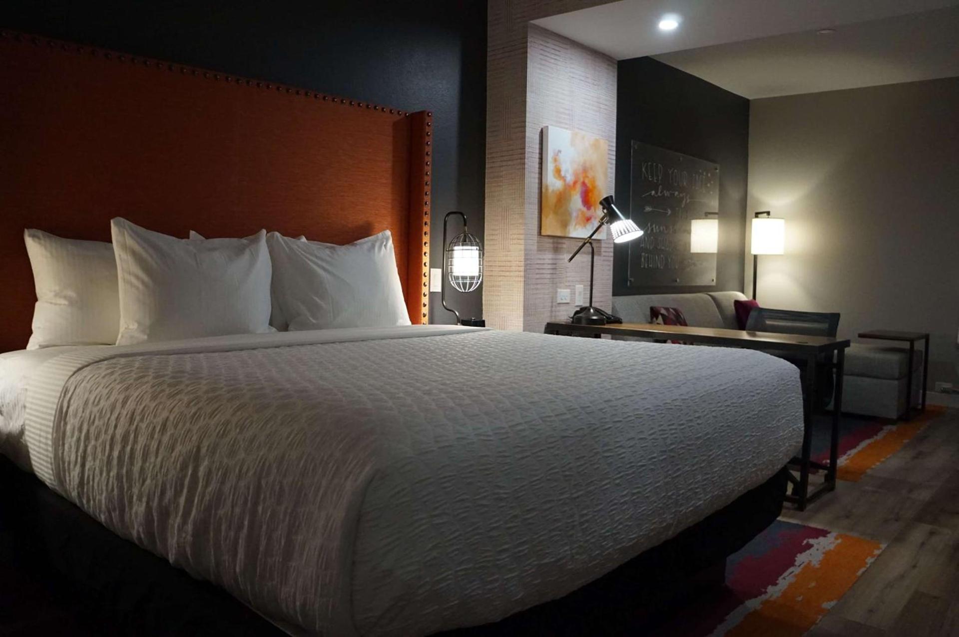 La Quinta Inn & Suites by Wyndham Lewisville photo 29