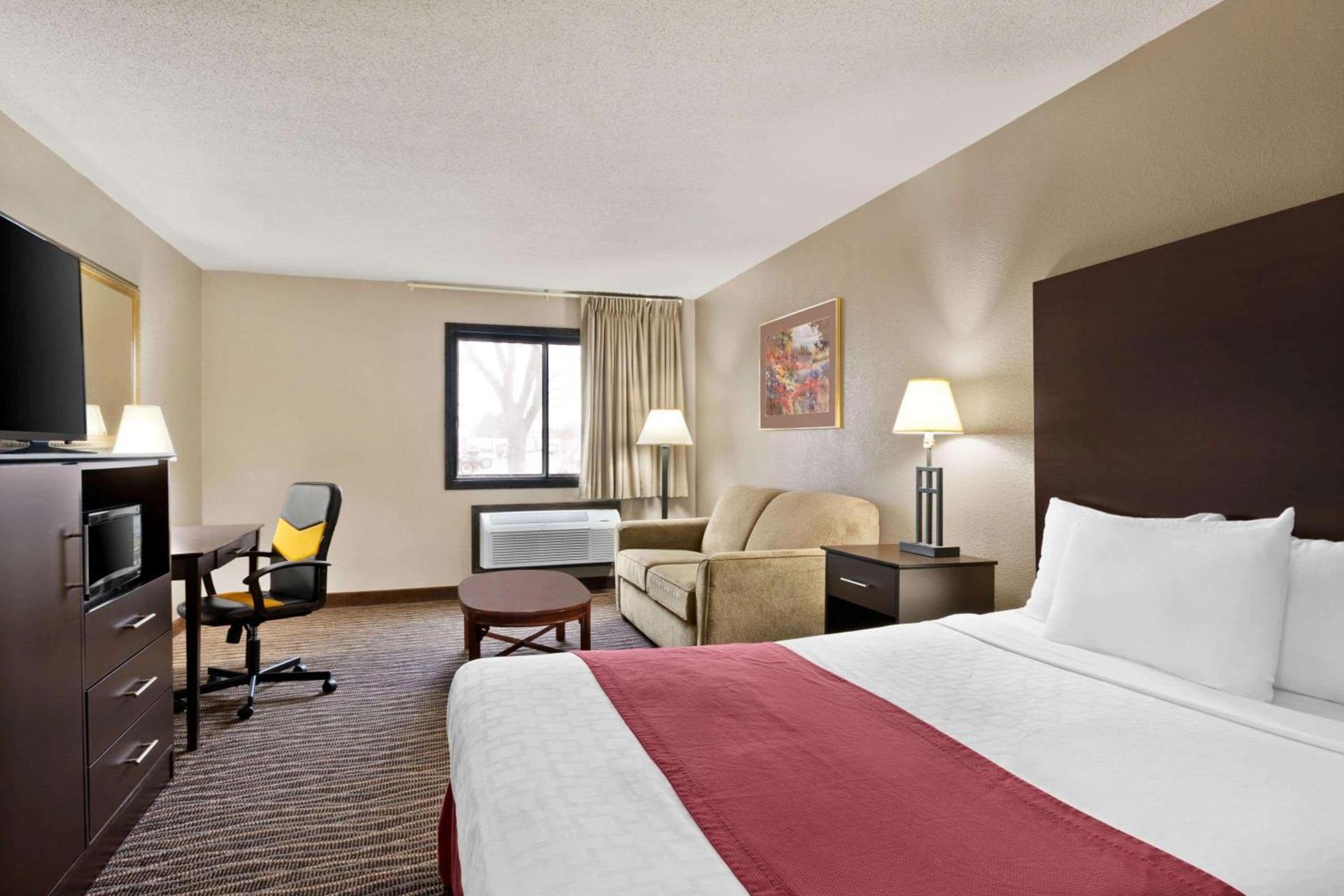 Baymont by Wyndham Sioux Falls North,I-29,Russell St, Airport photo 10