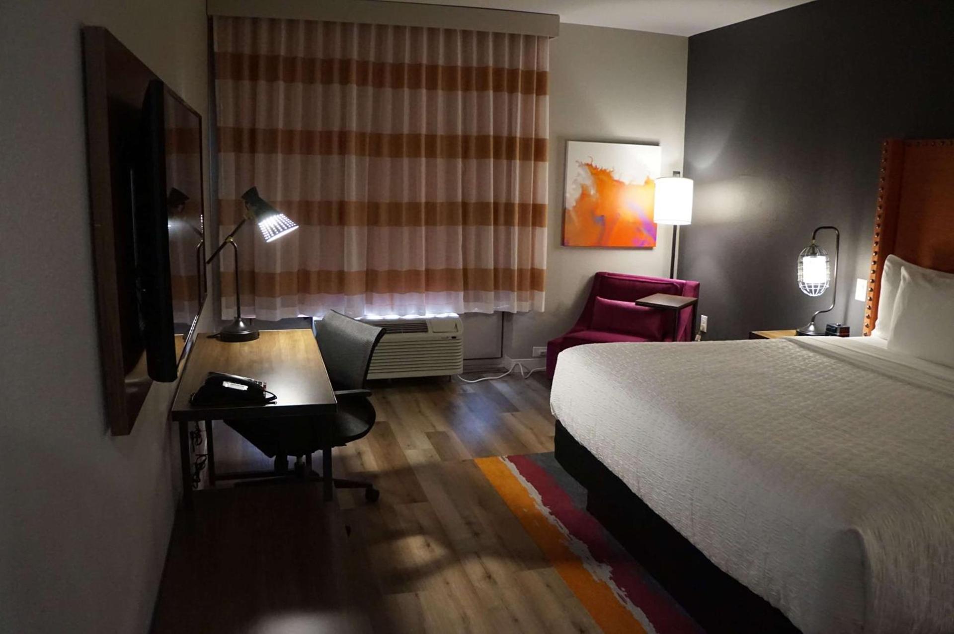 La Quinta Inn & Suites by Wyndham Lewisville photo 23