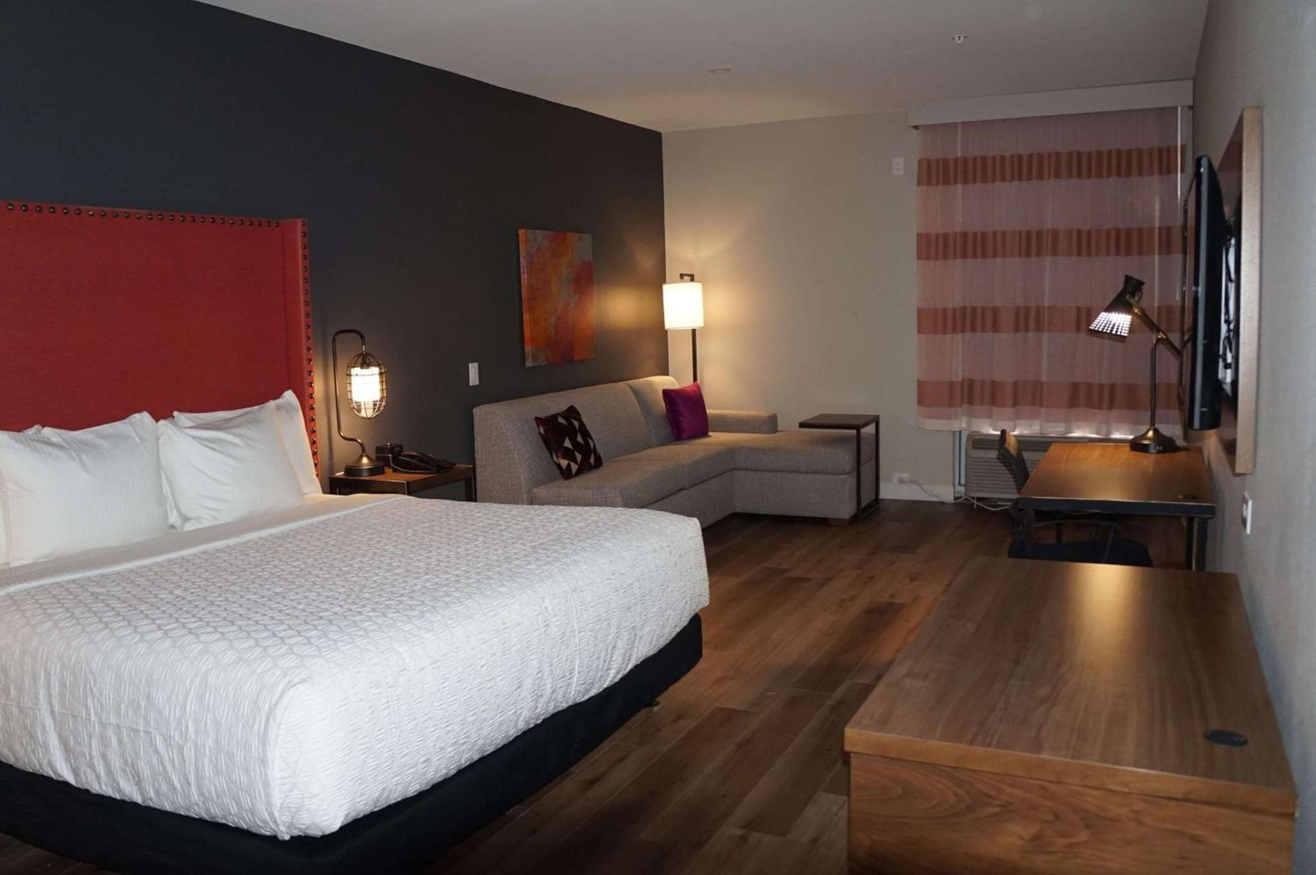 La Quinta Inn & Suites by Wyndham Lewisville photo 22