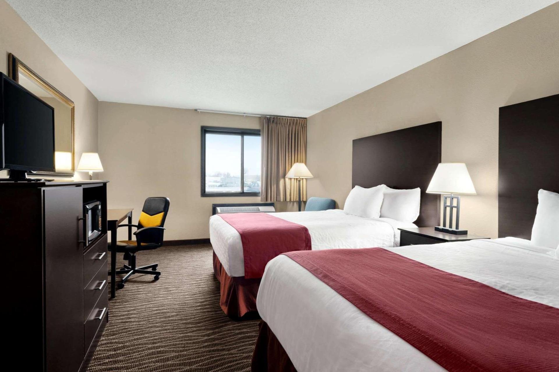 Baymont by Wyndham Sioux Falls North,I-29,Russell St, Airport photo 11