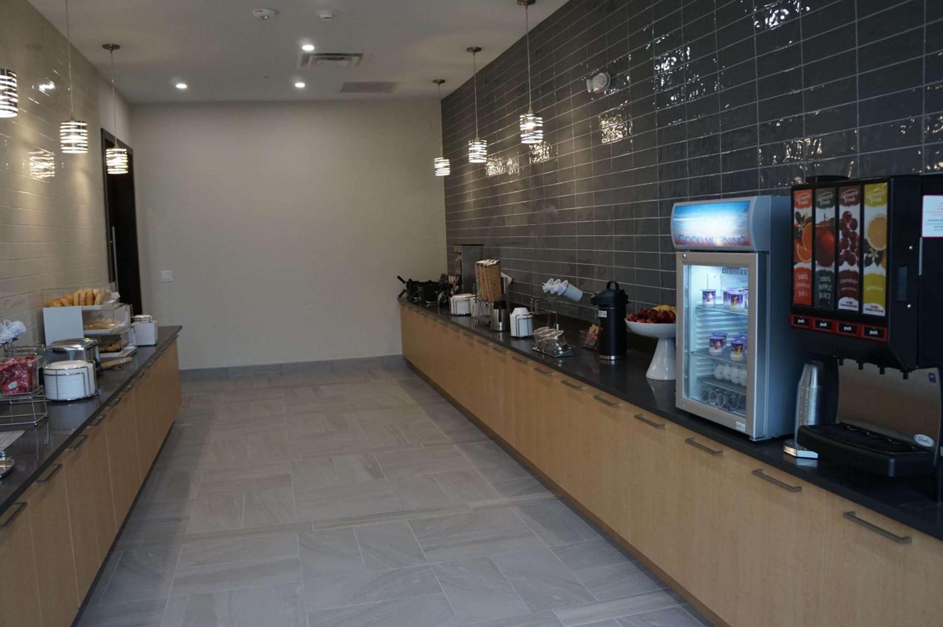 La Quinta Inn & Suites by Wyndham Lewisville photo 19