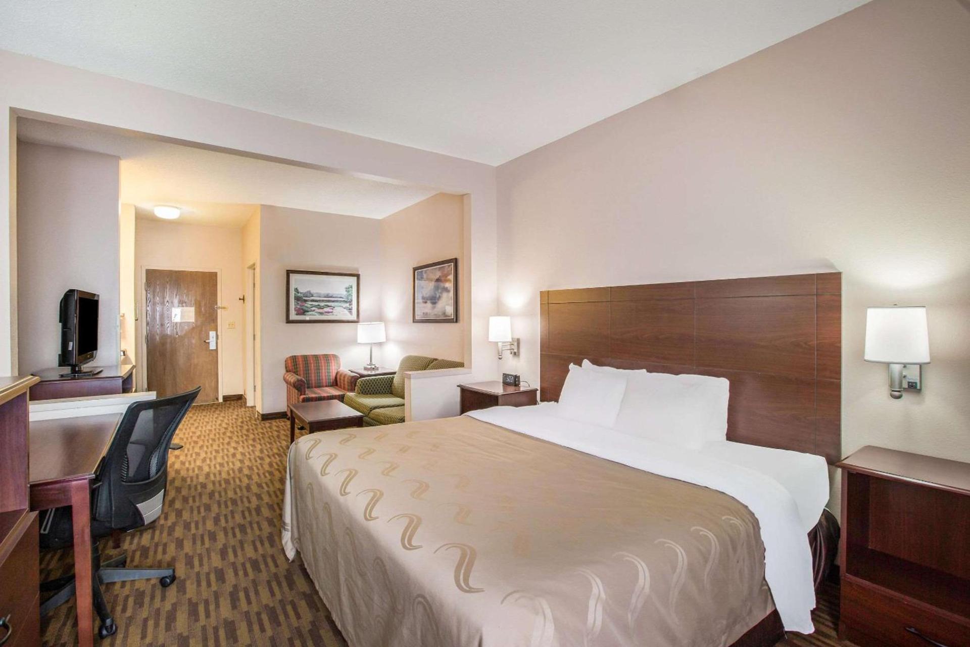 Quality Inn & Suites Lawrence - University Area photo 3