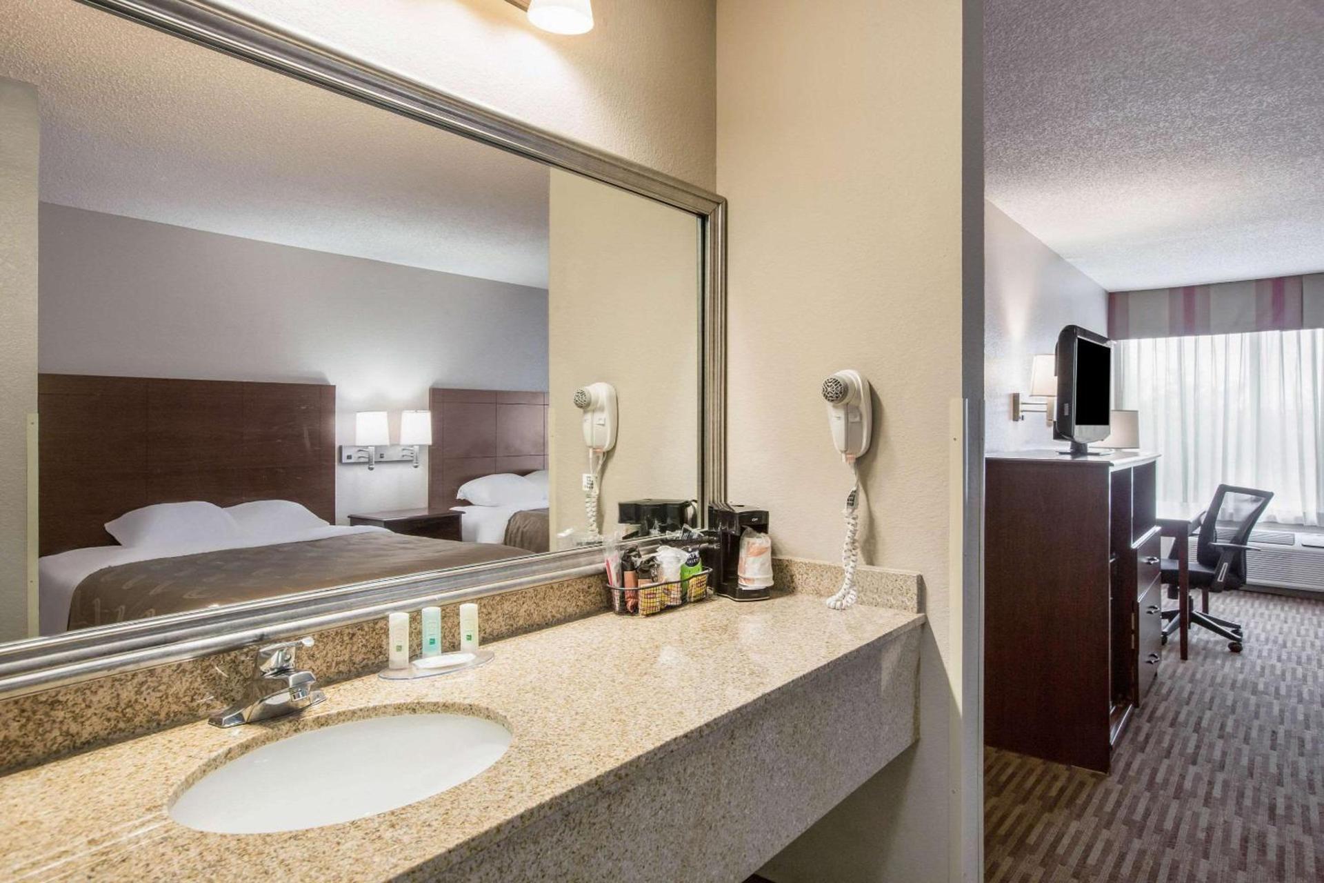 Quality Inn & Suites Lawrence - University Area photo 4