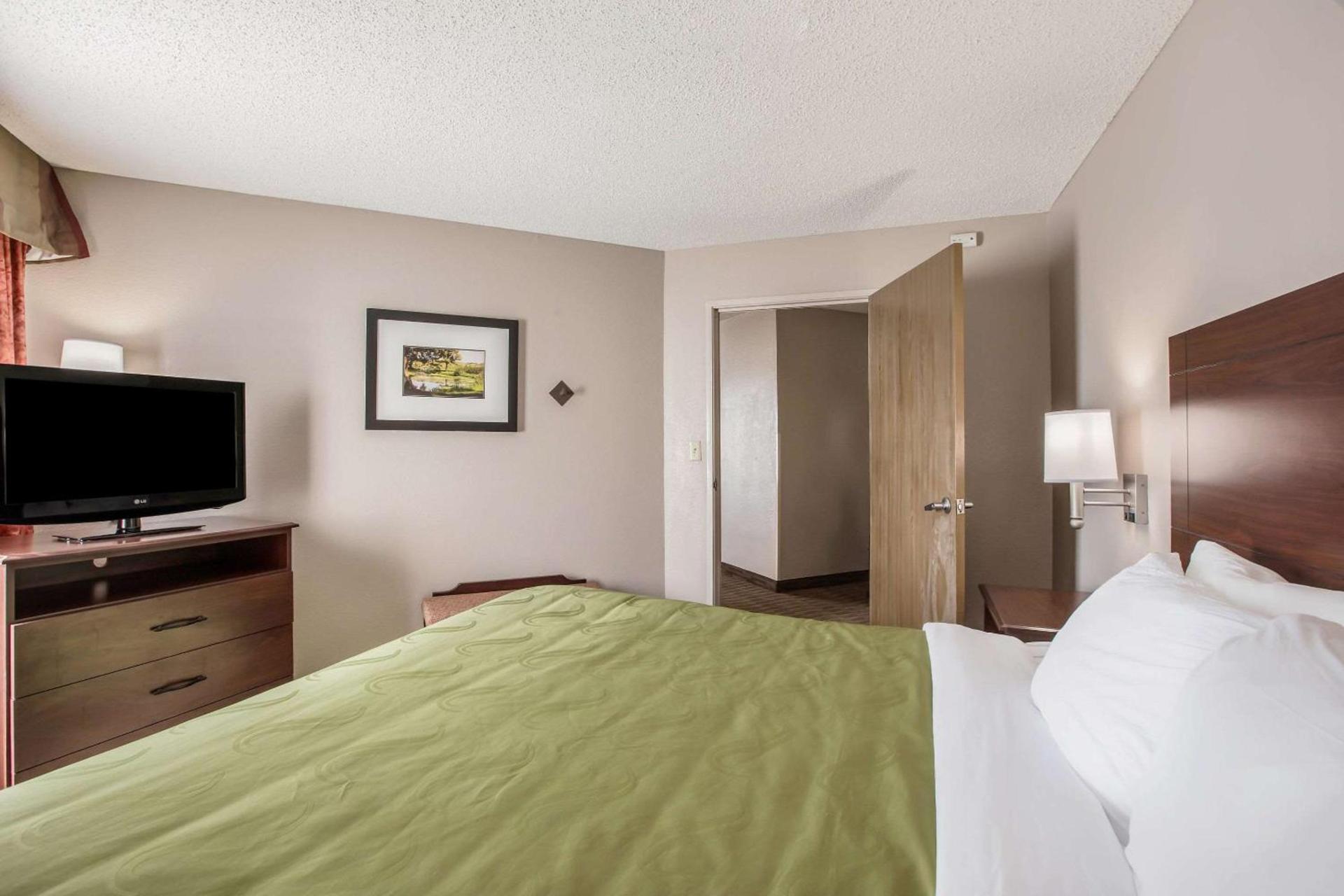 Quality Inn & Suites Lawrence - University Area photo 15