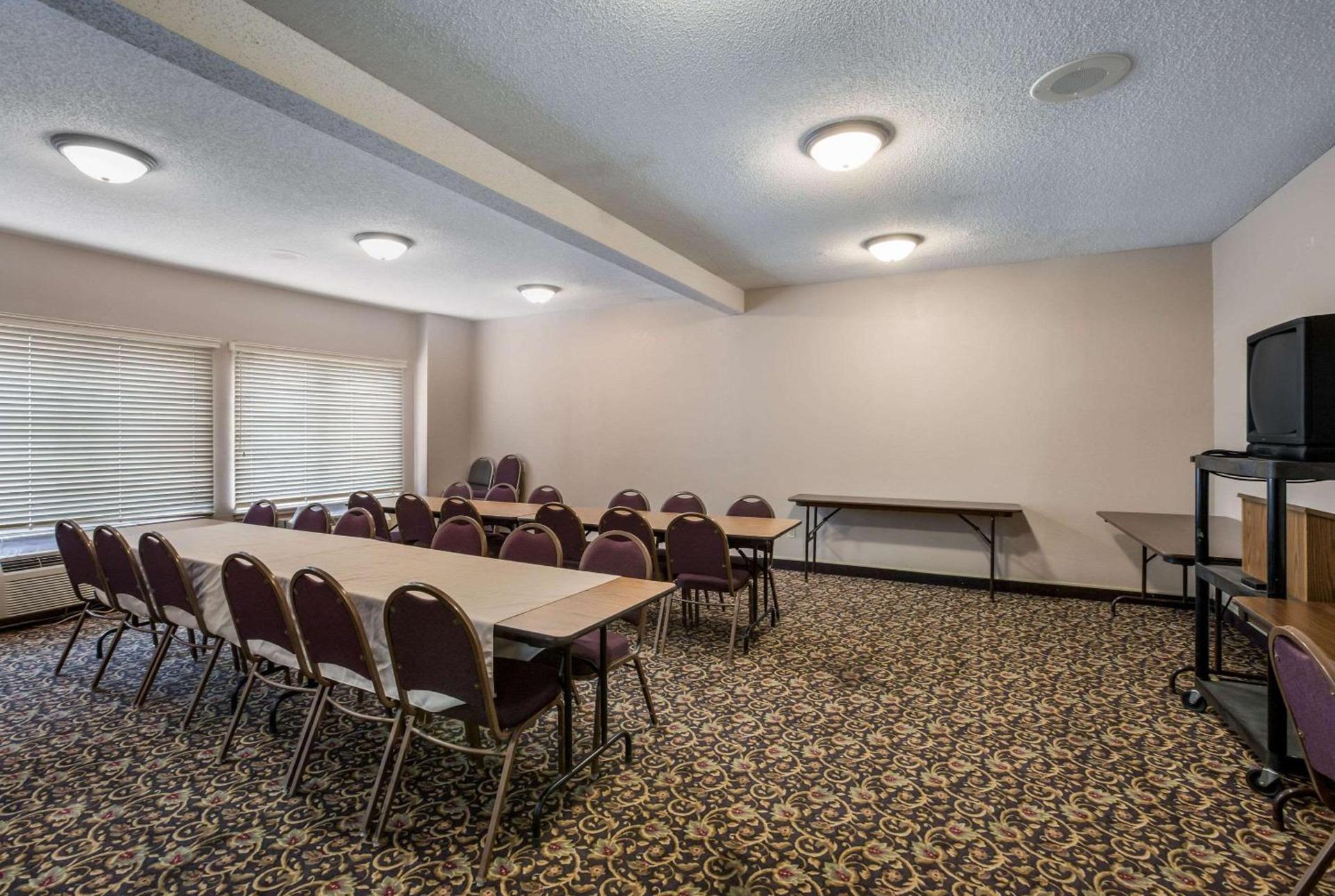 Quality Inn & Suites Lawrence - University Area photo 17