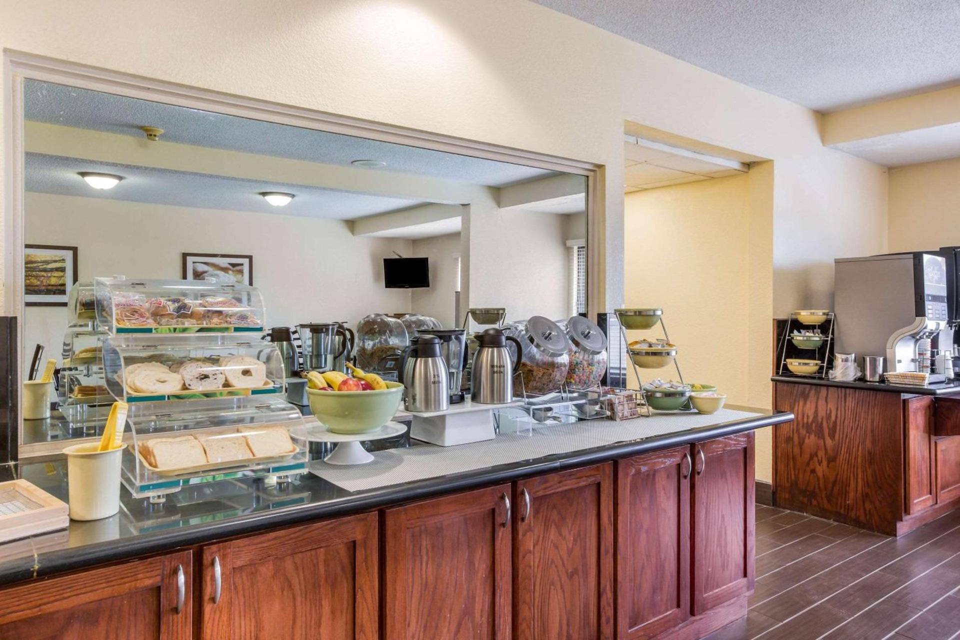 Quality Inn & Suites Lawrence - University Area photo 28