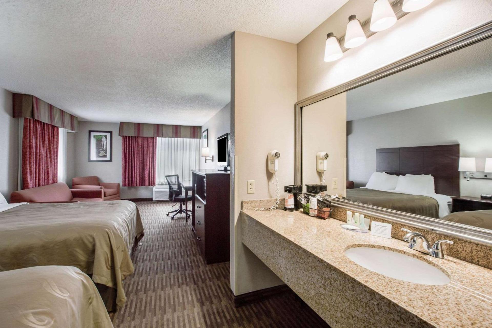 Quality Inn & Suites Lawrence - University Area photo 29