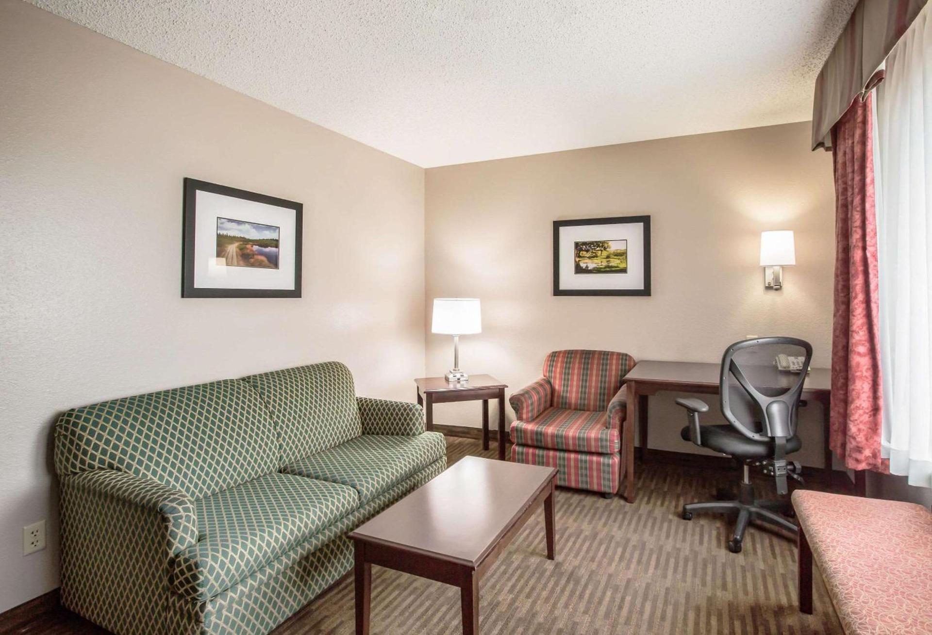 Quality Inn & Suites Lawrence - University Area photo 35