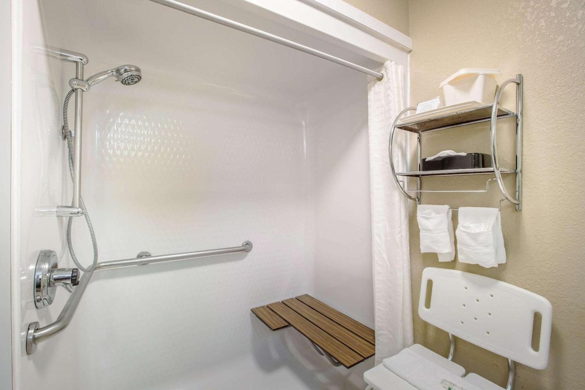 Quality Inn & Suites Lawrence - University Area photo 40