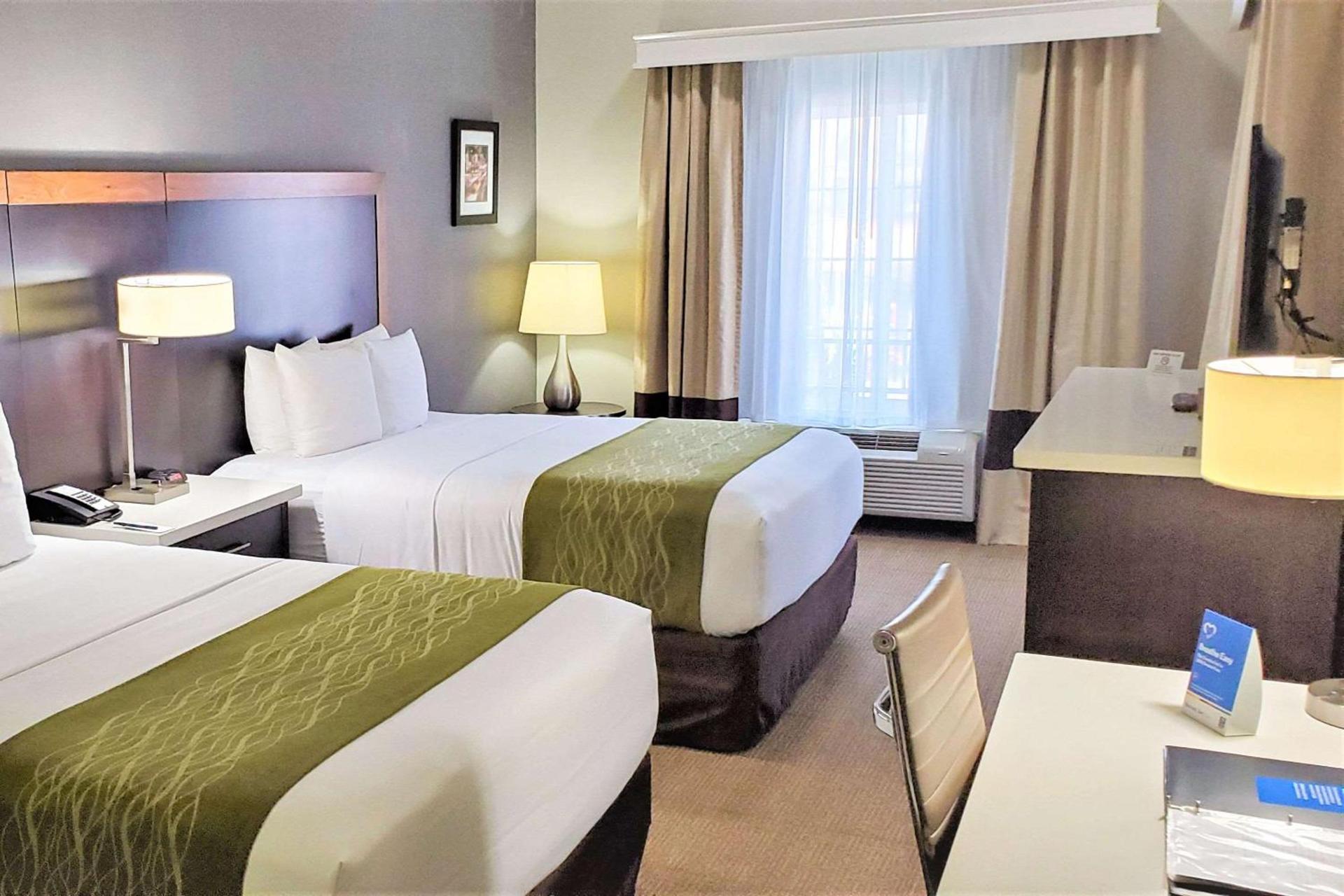 Comfort Inn & Suites Near Universal - N Hollywood - Burbank photo 43