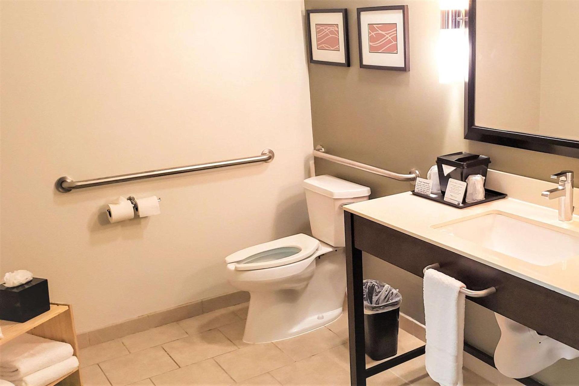 Comfort Inn & Suites Near Universal - N Hollywood - Burbank photo 33