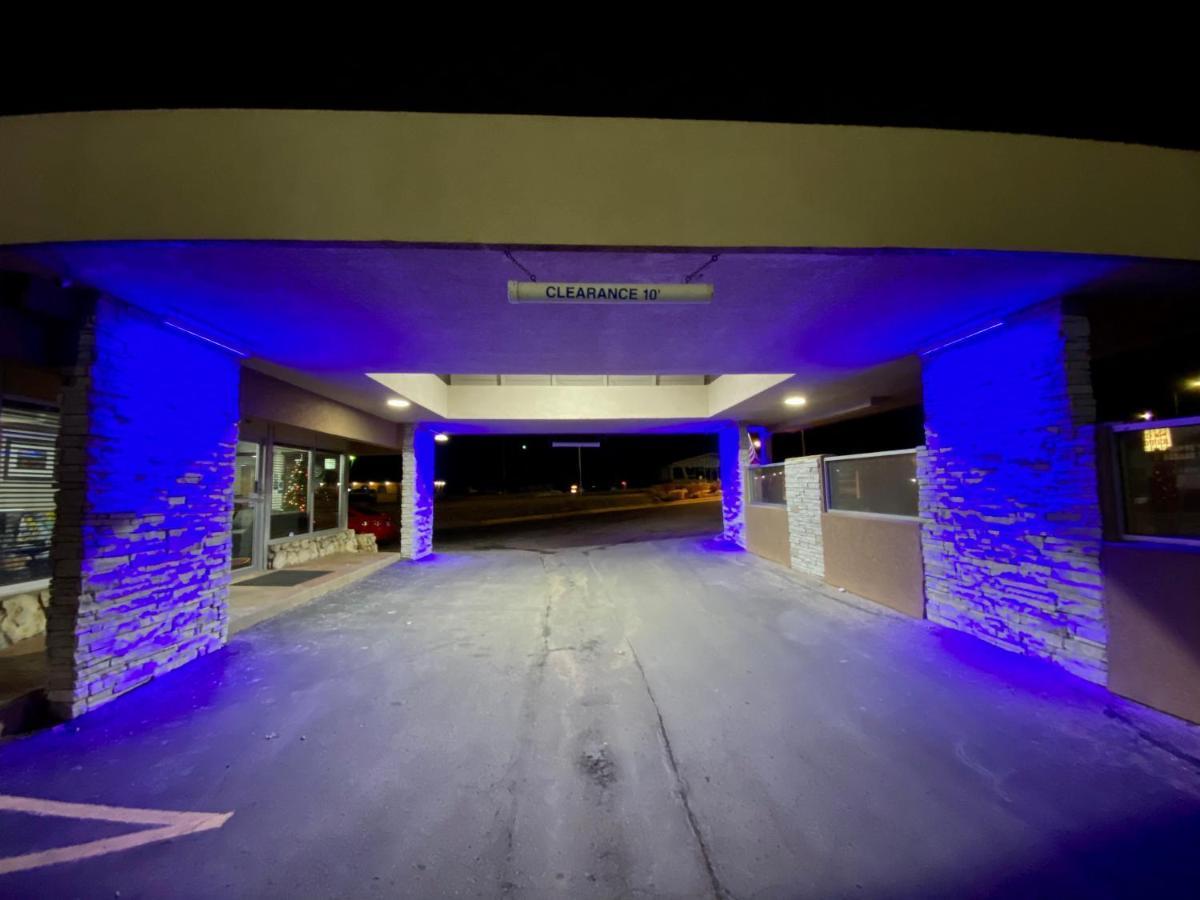 Super 8 by Wyndham Lawrence KU photo 31