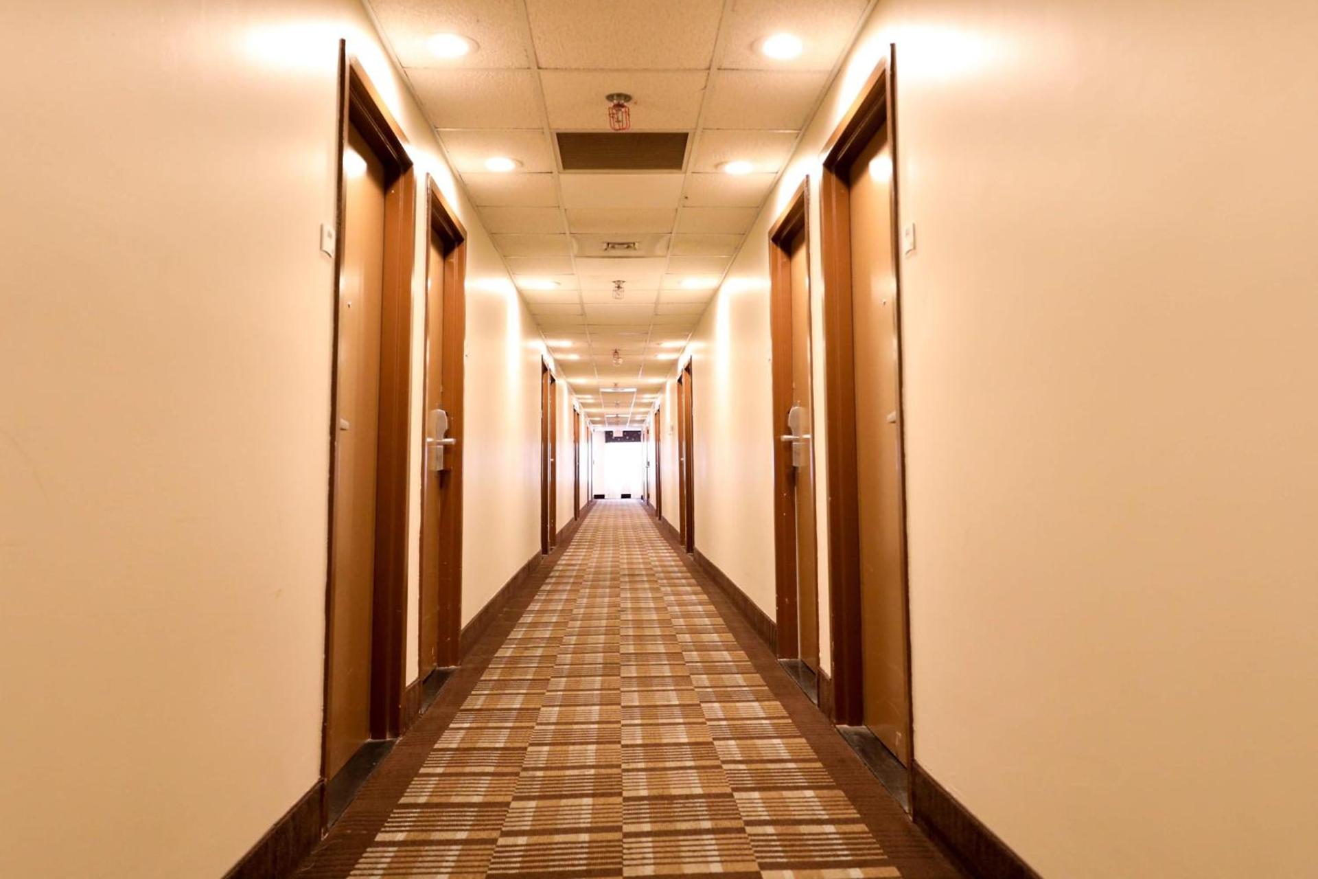 Copley Inn & Suites By OYO Akron OH photo 11