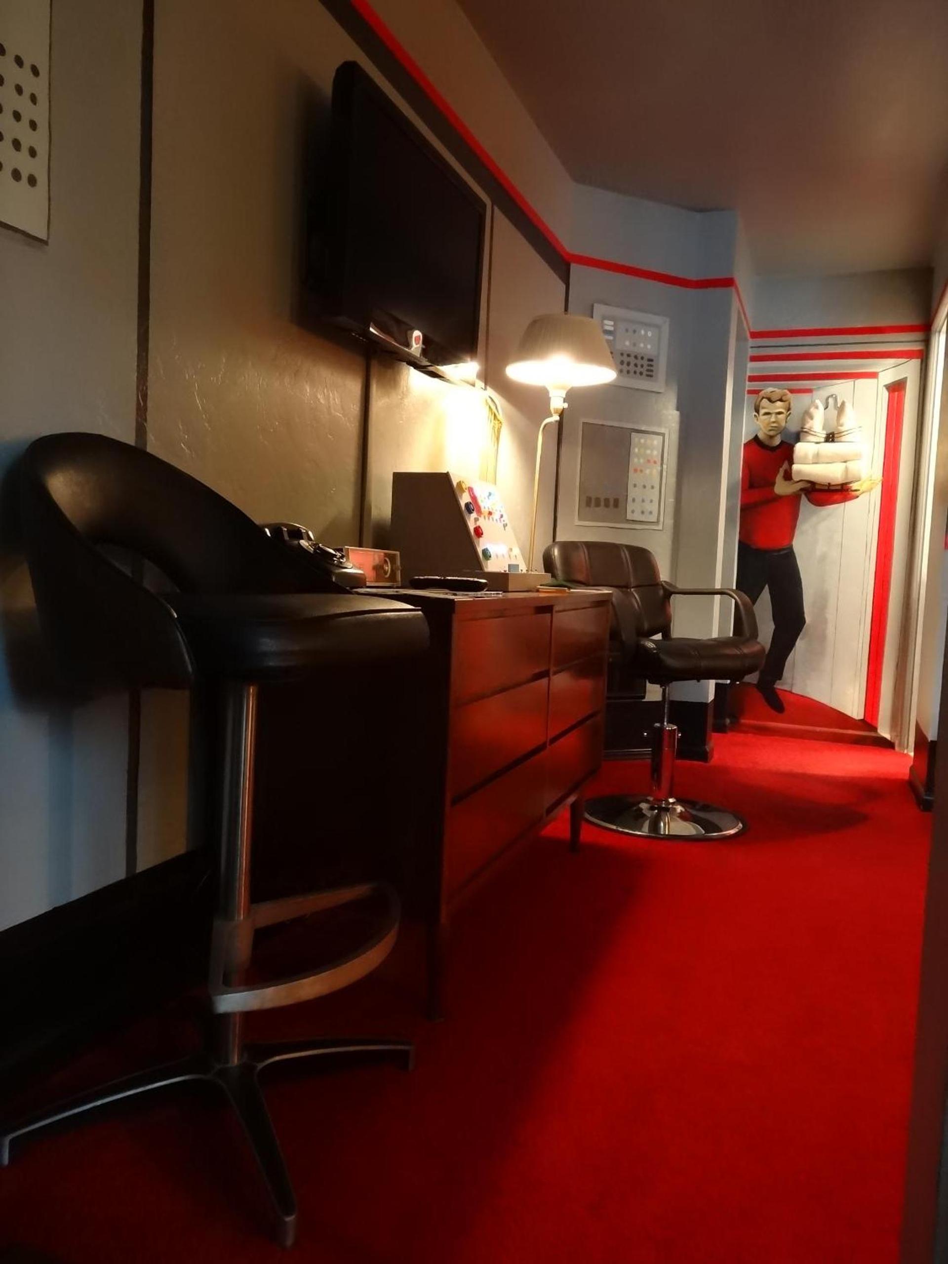 The Star Trek - USS Enterprise Room at the Itty Bitty Inn photo 4