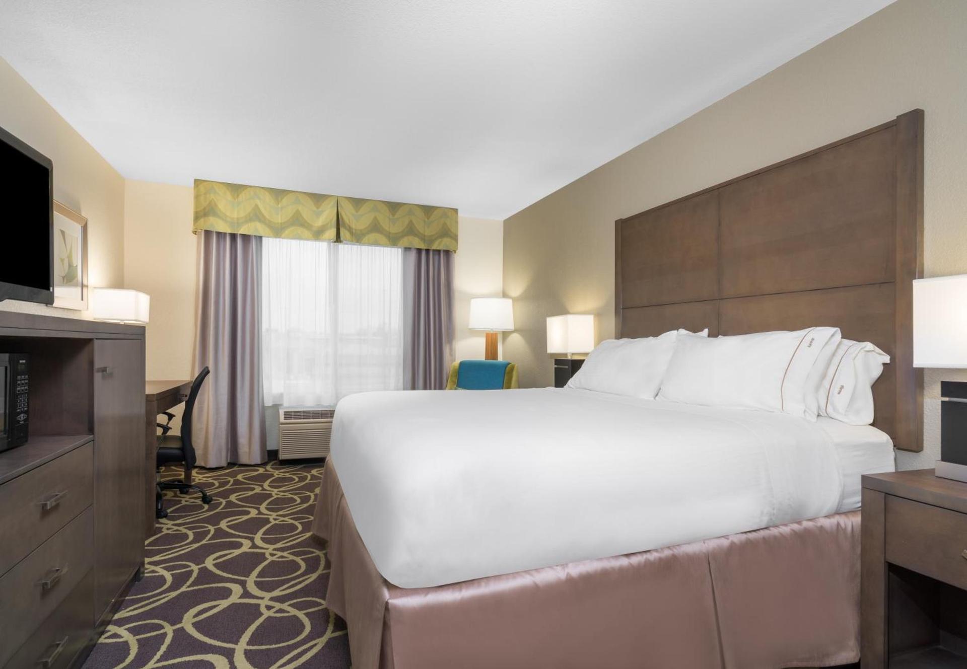 Holiday Inn Express Hotel & Suites Ames by IHG photo 32