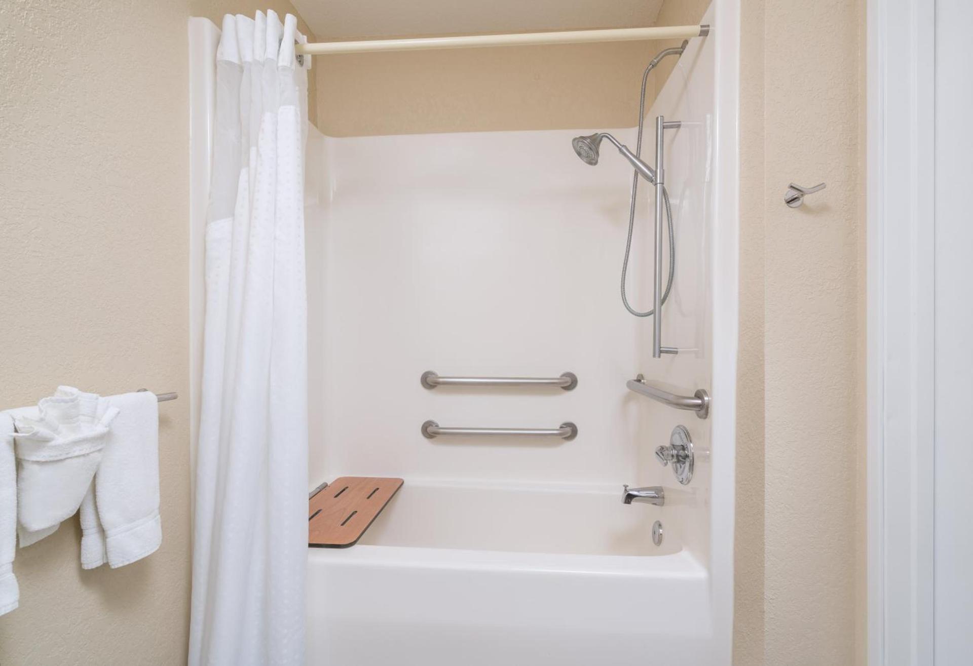 Holiday Inn Express Hotel & Suites Ames by IHG photo 8
