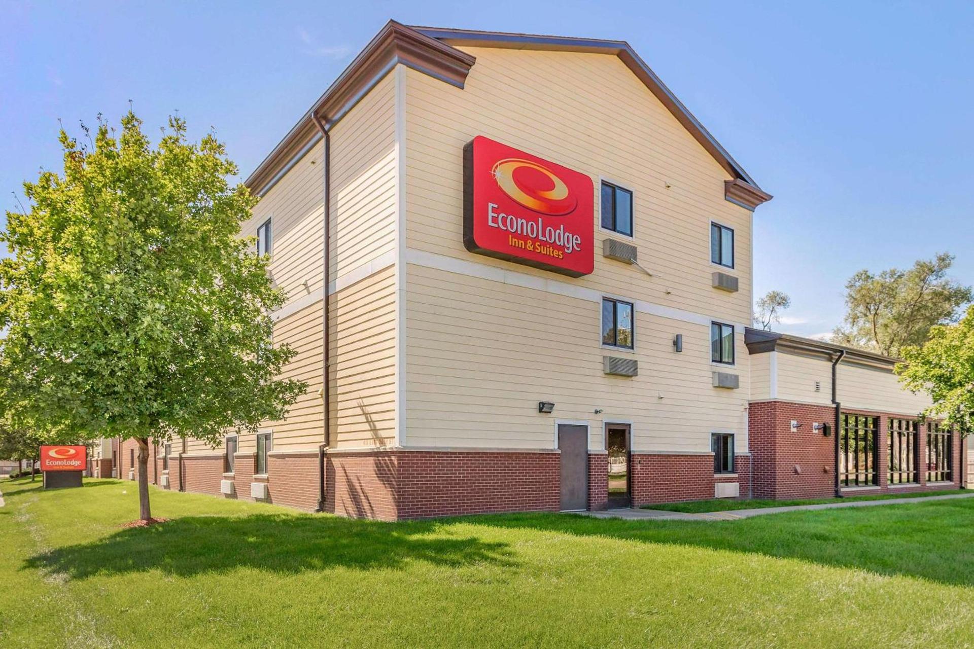 Econo Lodge Inn & Suites Des Moines Fairgrounds Area photo 1