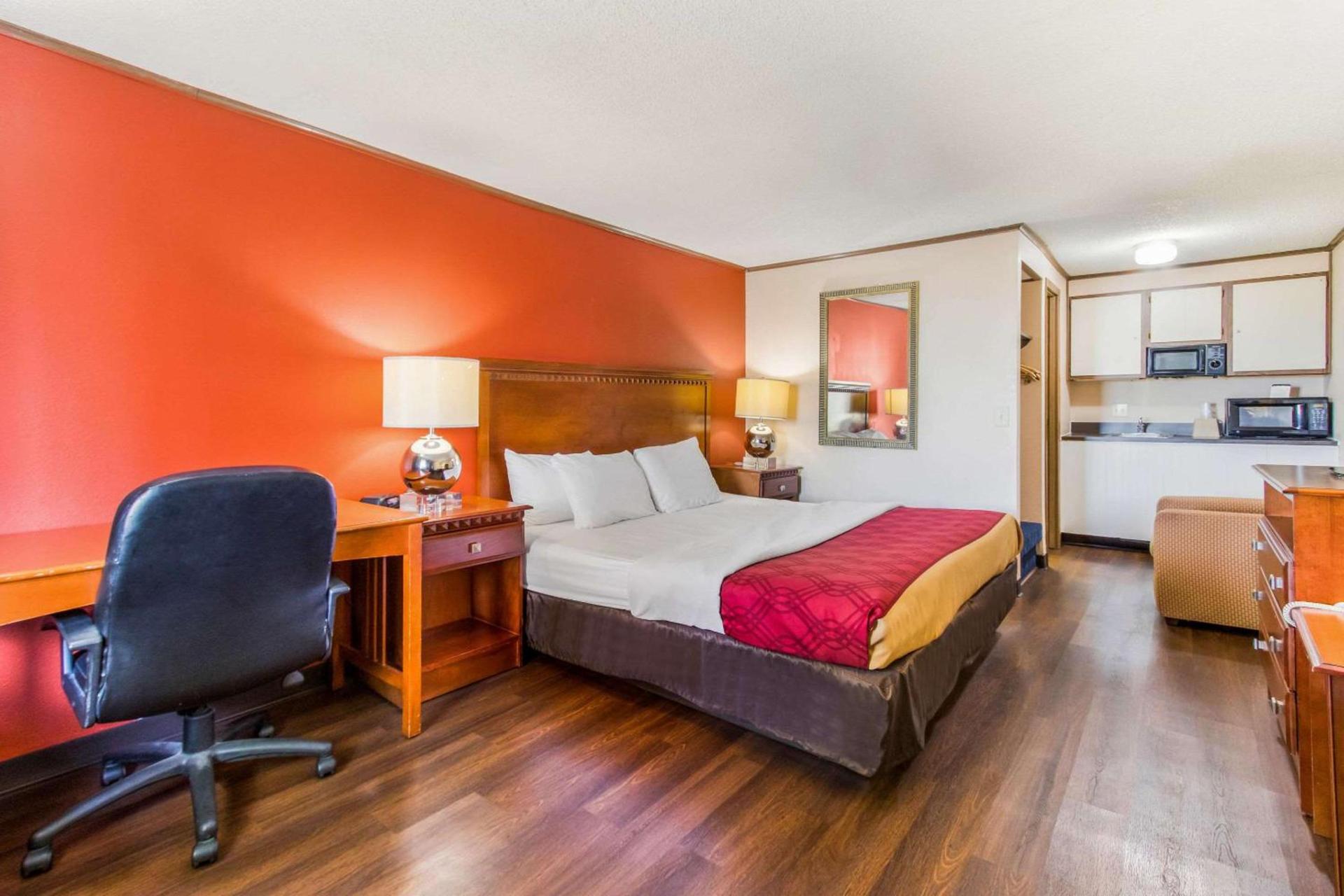 Econo Lodge photo 16