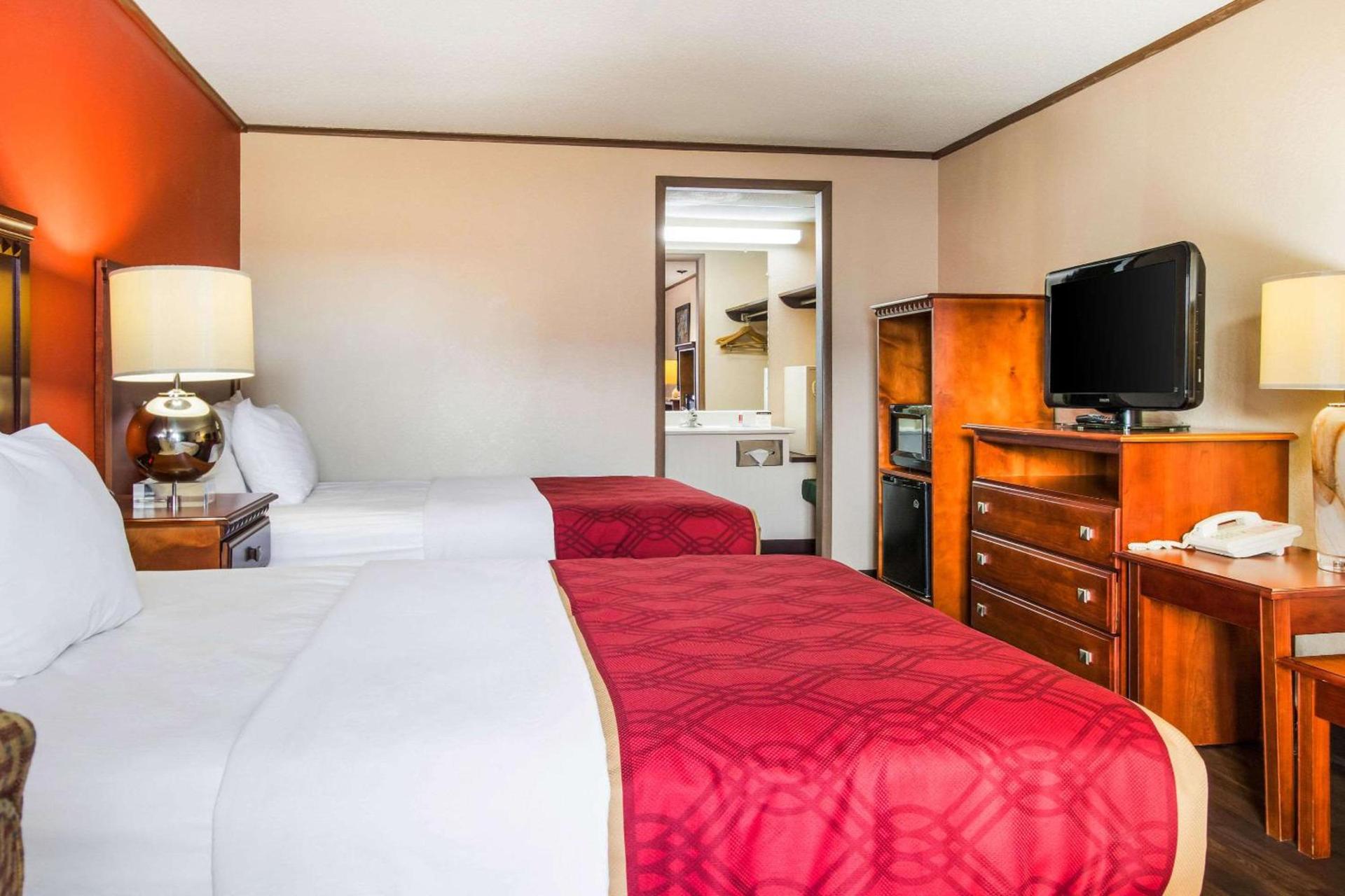 Econo Lodge photo 14