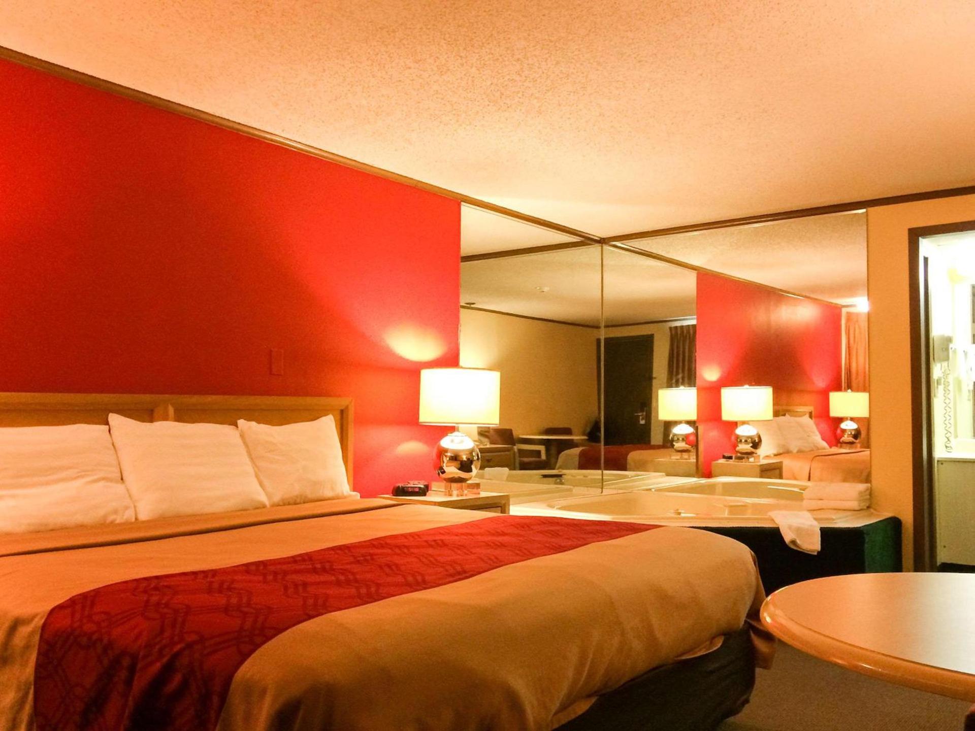 Econo Lodge photo 18