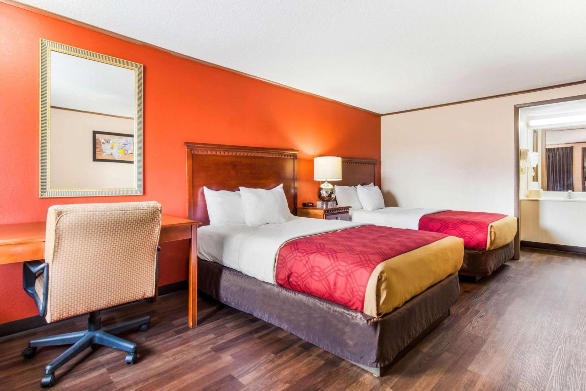 Econo Lodge photo 13