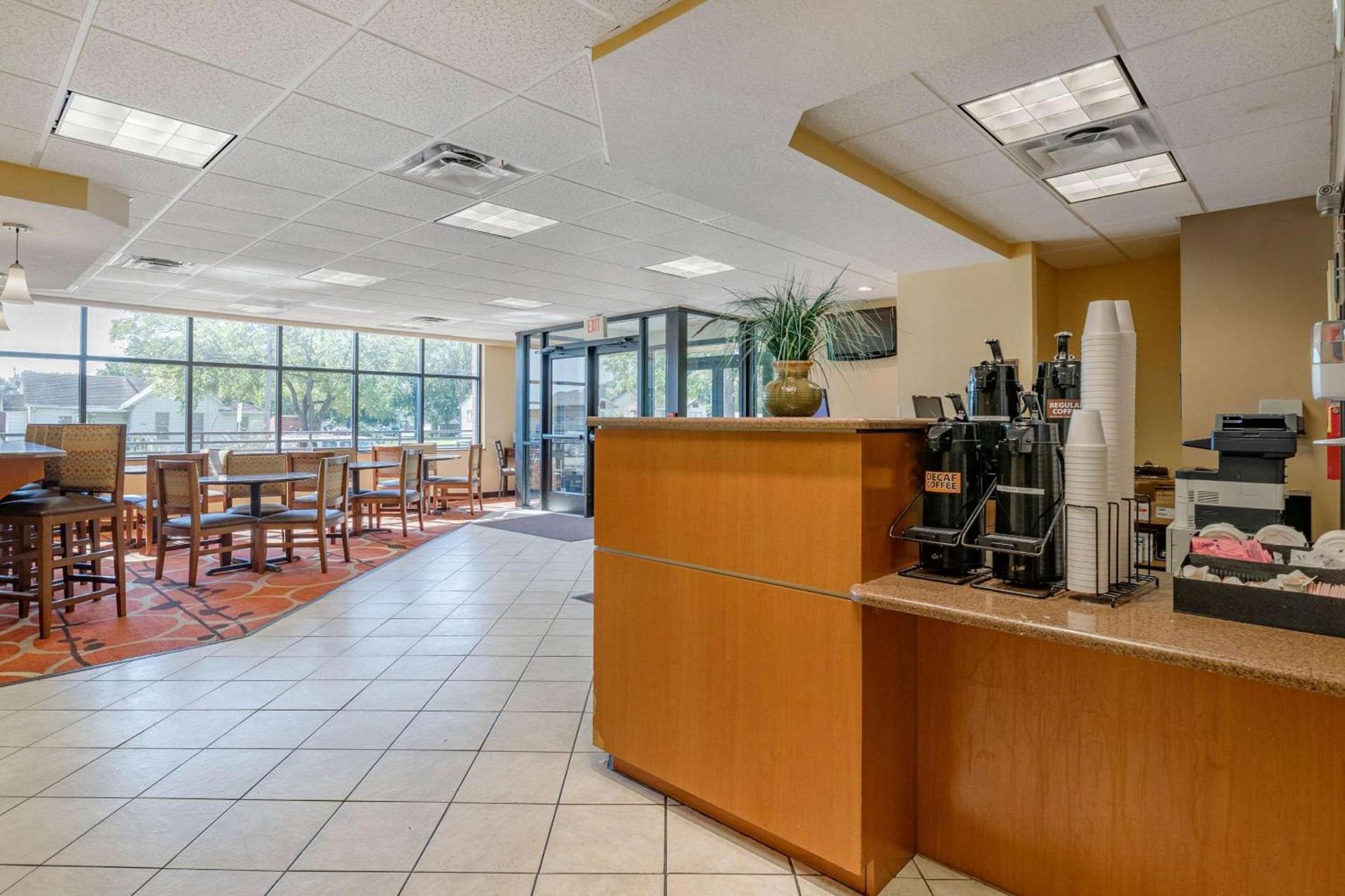 Econo Lodge Inn & Suites Des Moines Fairgrounds Area photo 30