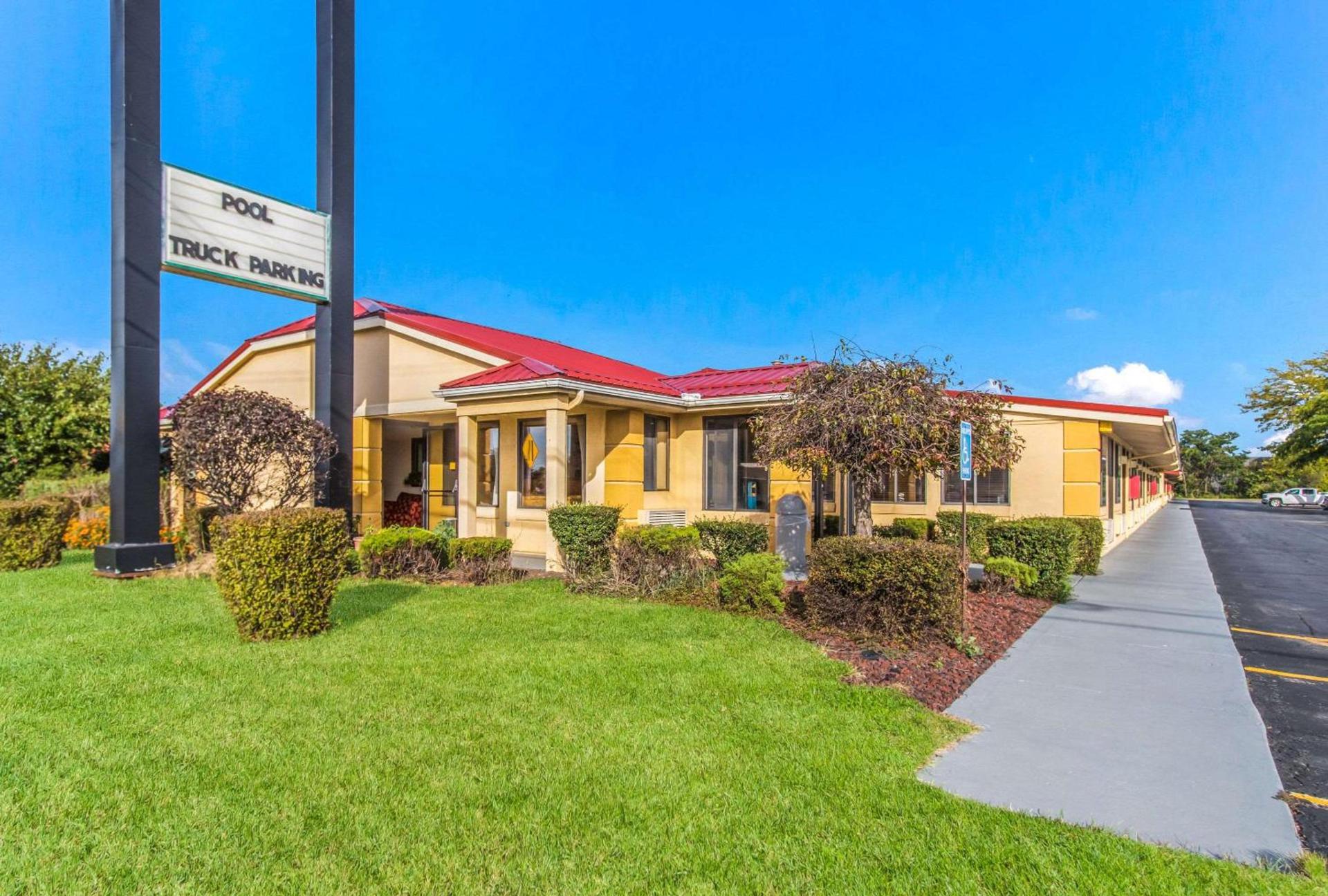 Econo Lodge photo 5