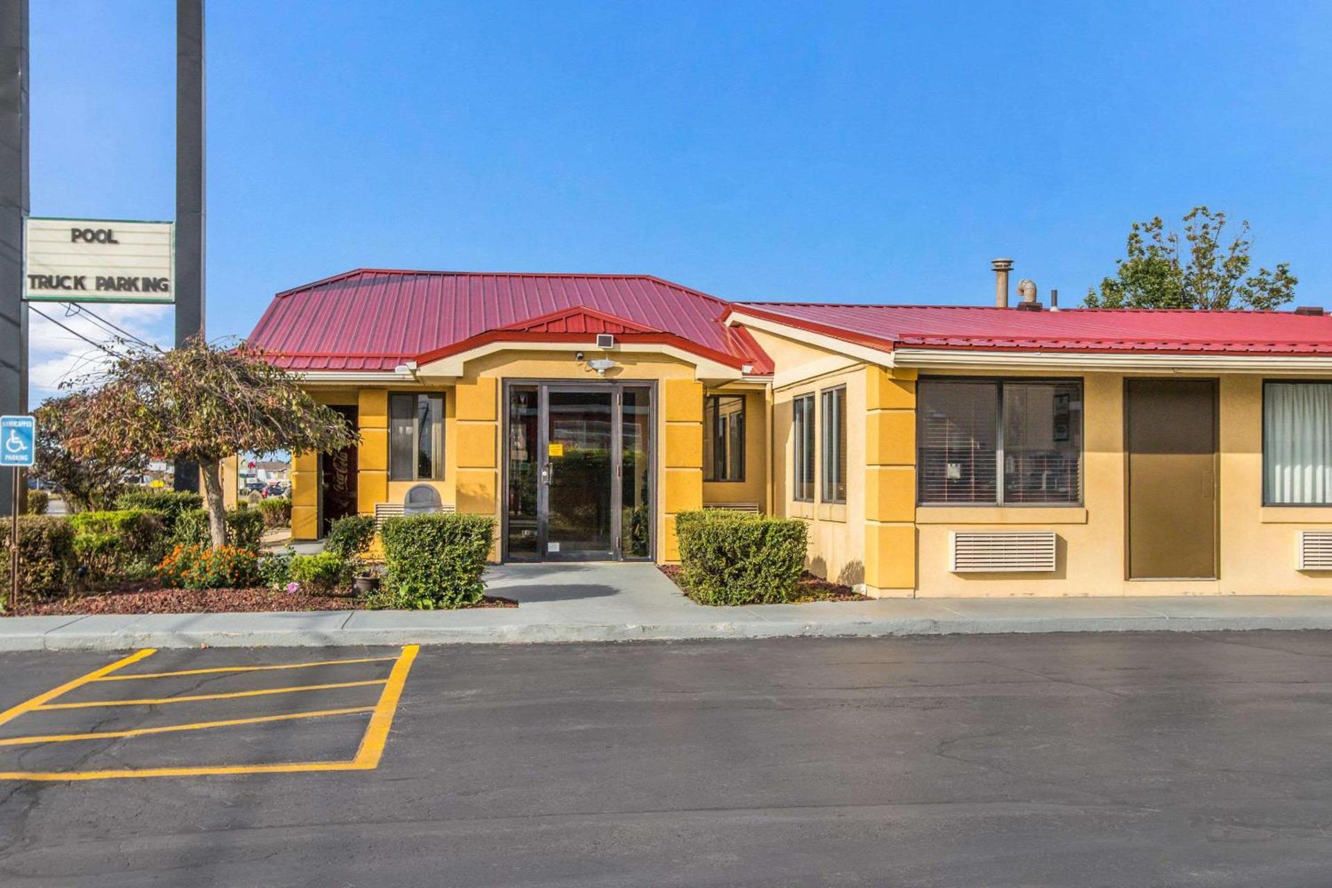 Econo Lodge photo 3