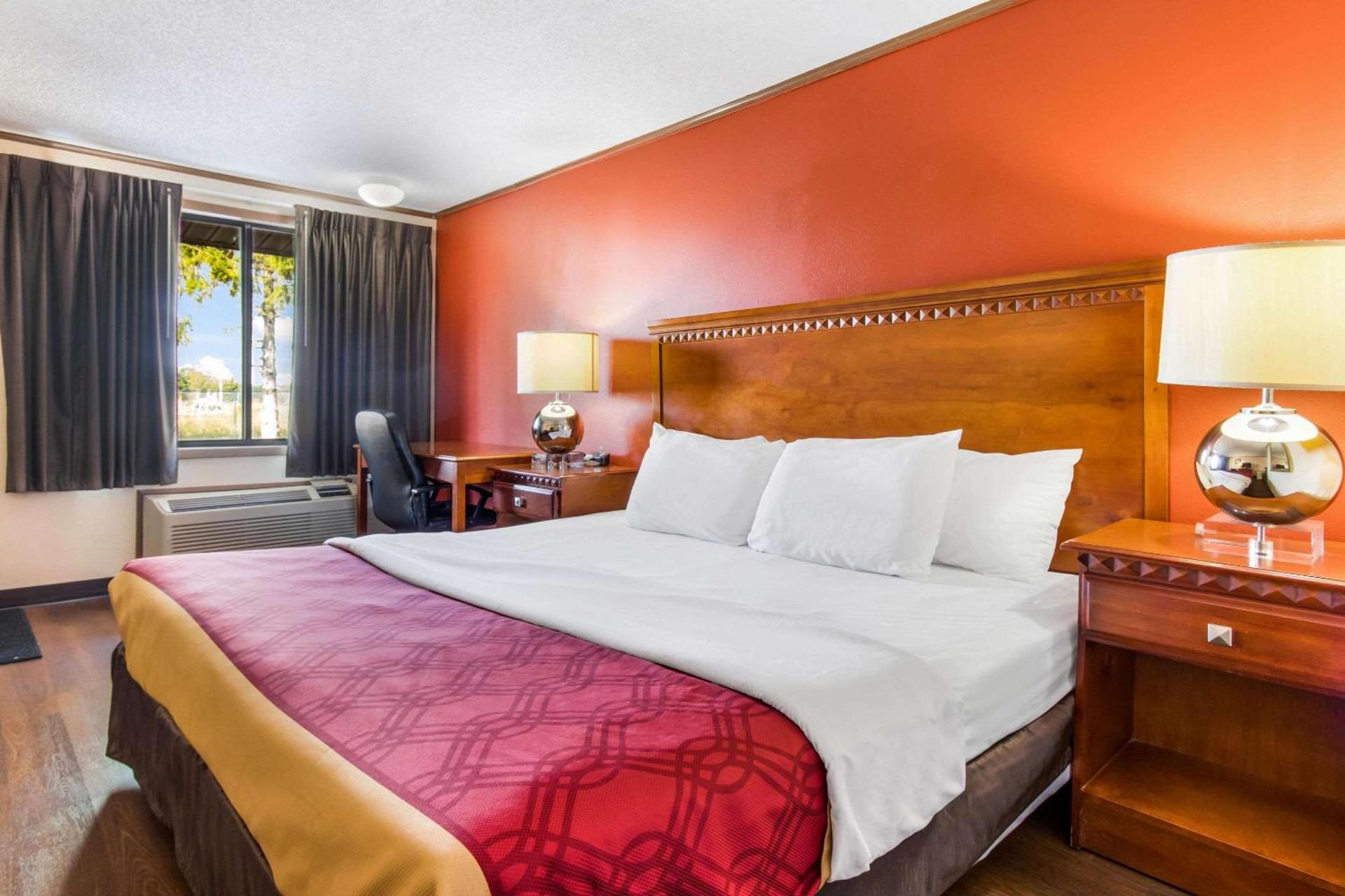 Econo Lodge photo 10