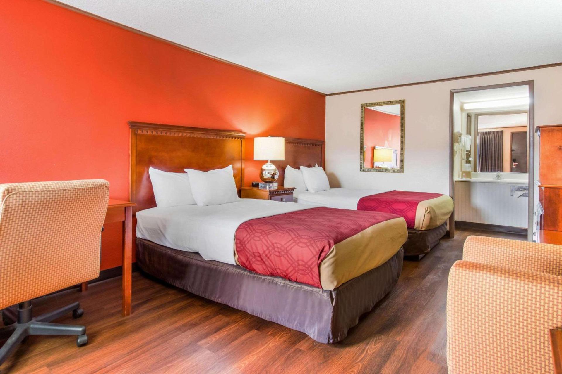 Econo Lodge photo 11